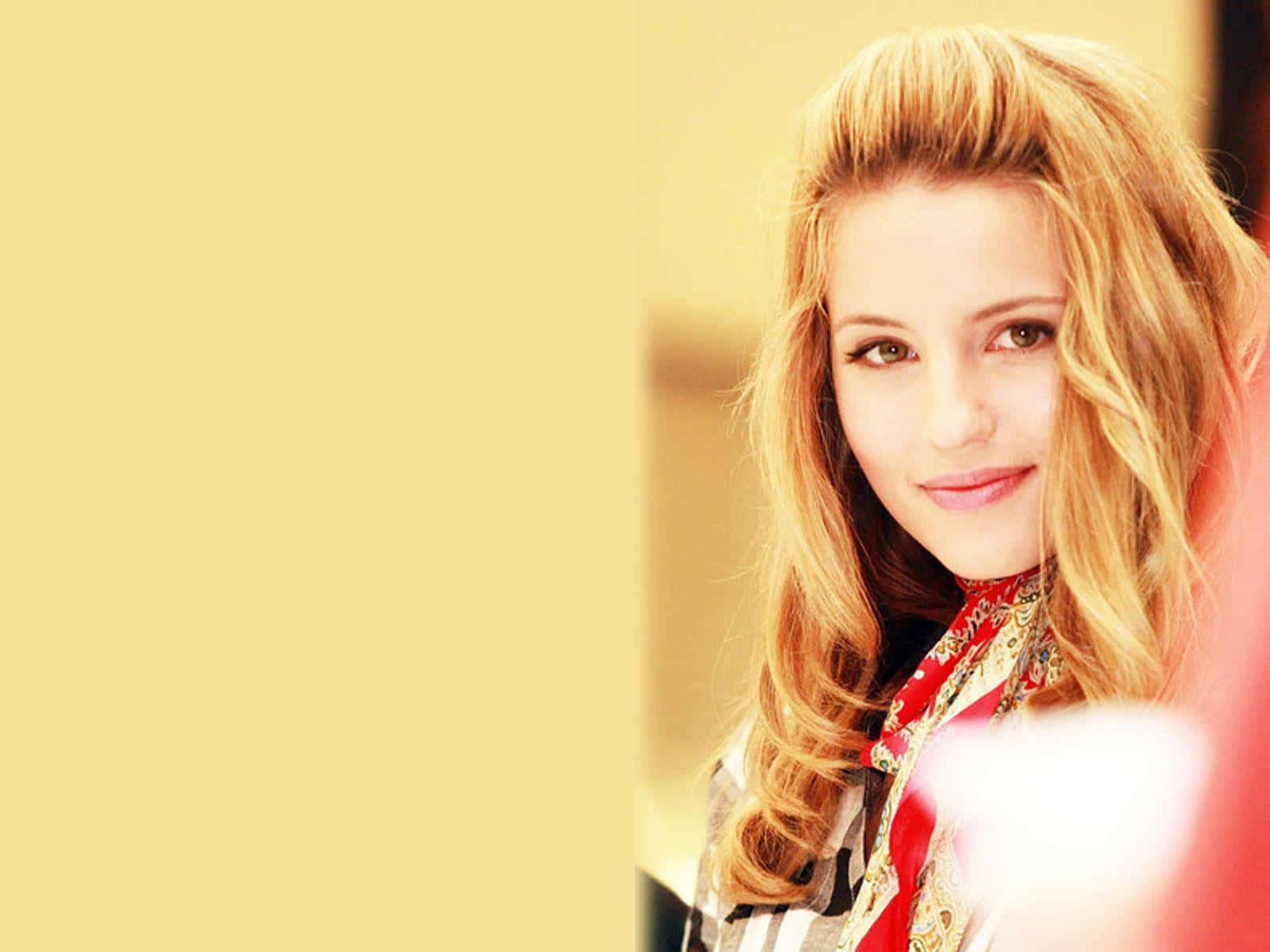Dianna Agron, golden hair, warm smile, HD Desktop Wallpaper