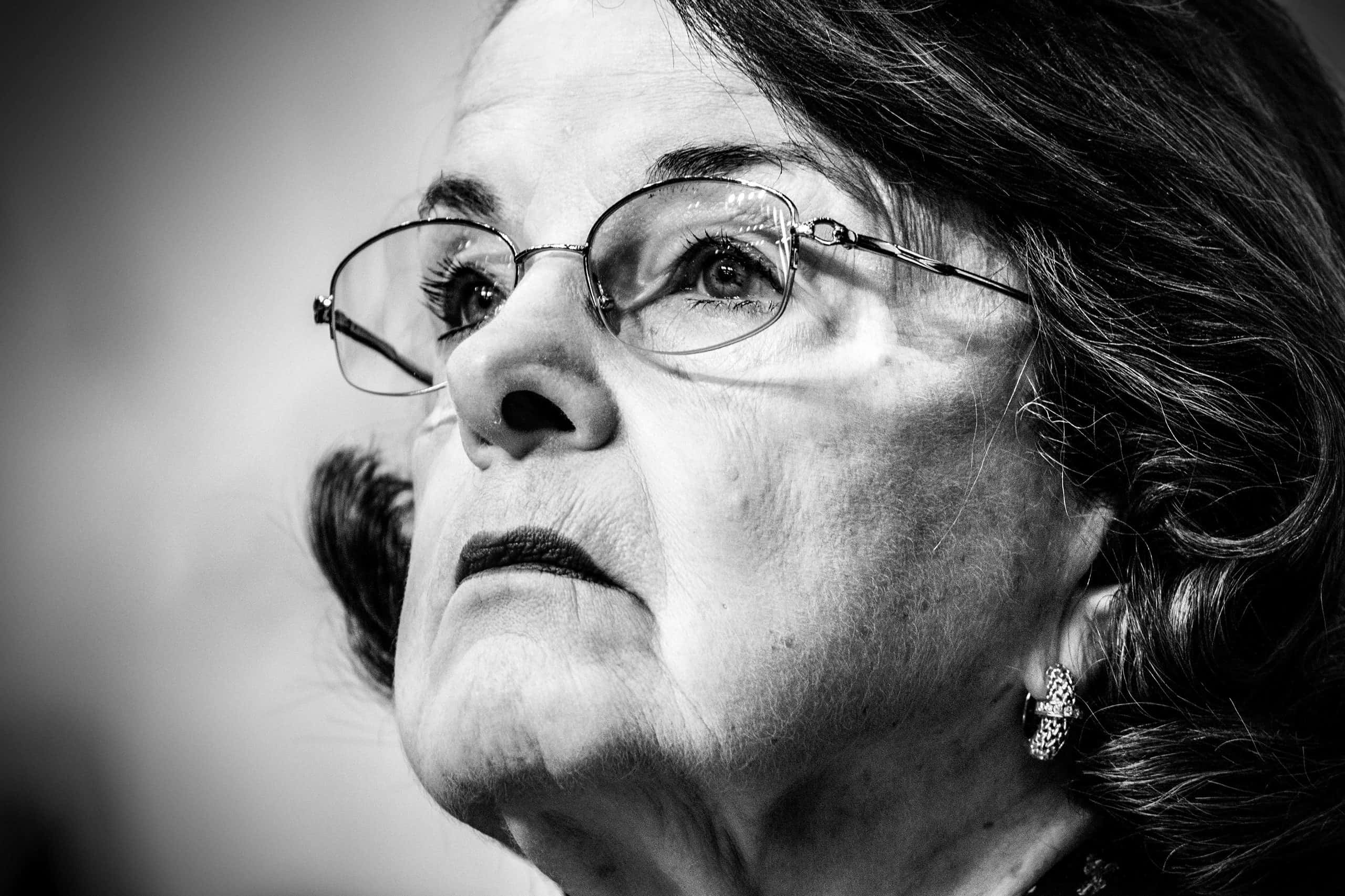 Dianne Feinstein, black and white, closeup, 2K Desktop Wallpaper