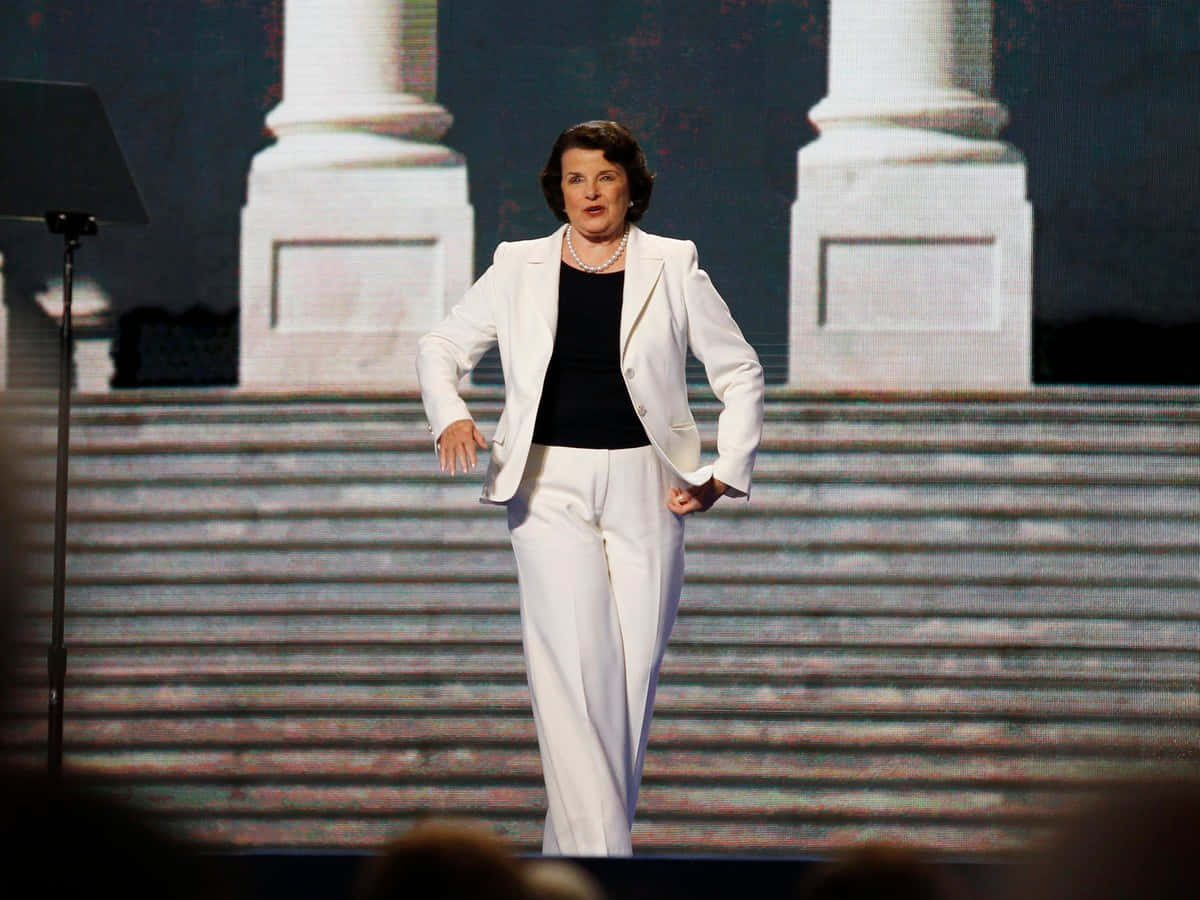 Dianne Feinstein, white suit, stage, SD Desktop Wallpaper