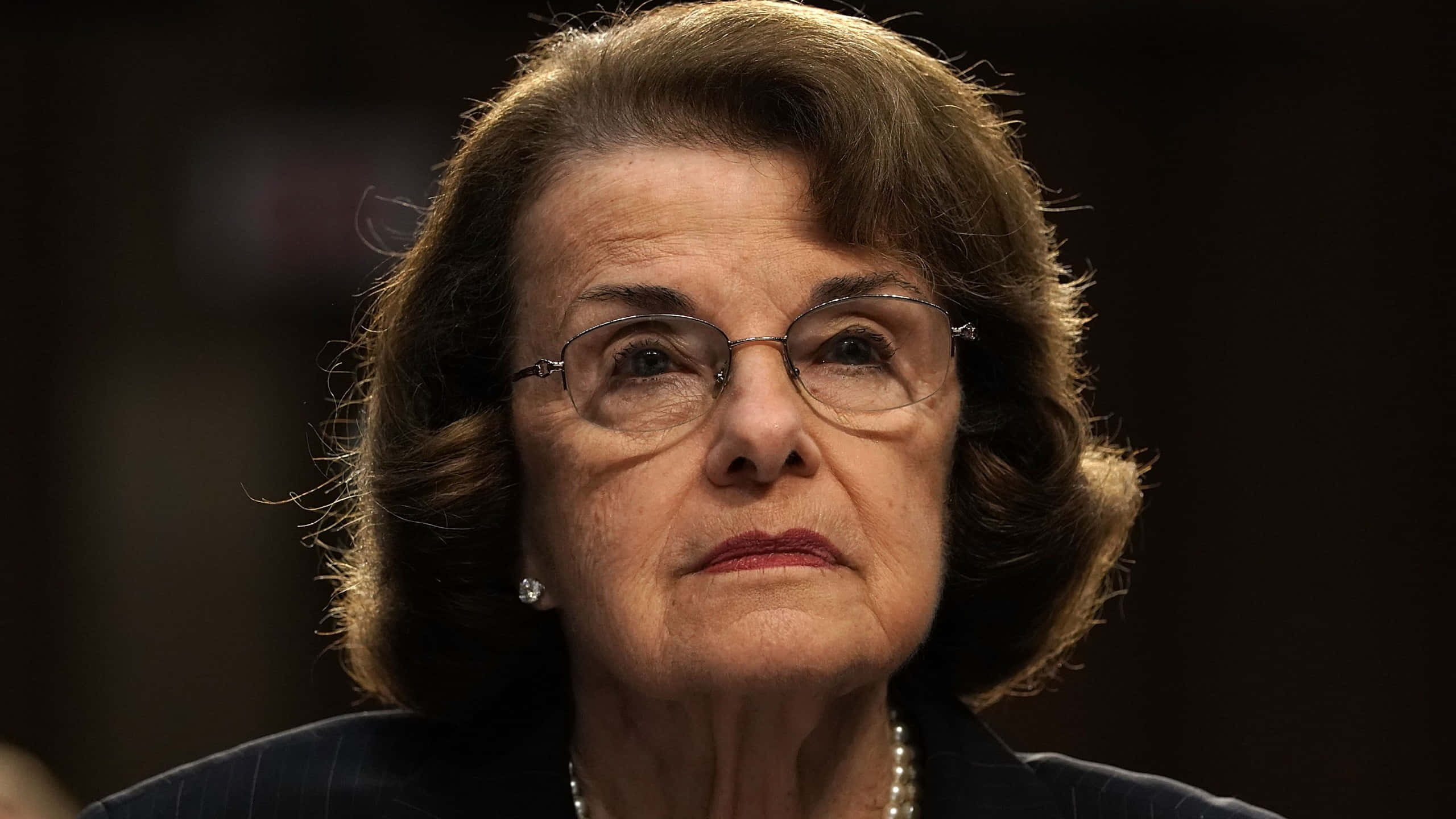 Dianne Feinstein, glasses, pearl necklace, 2K Desktop Wallpaper