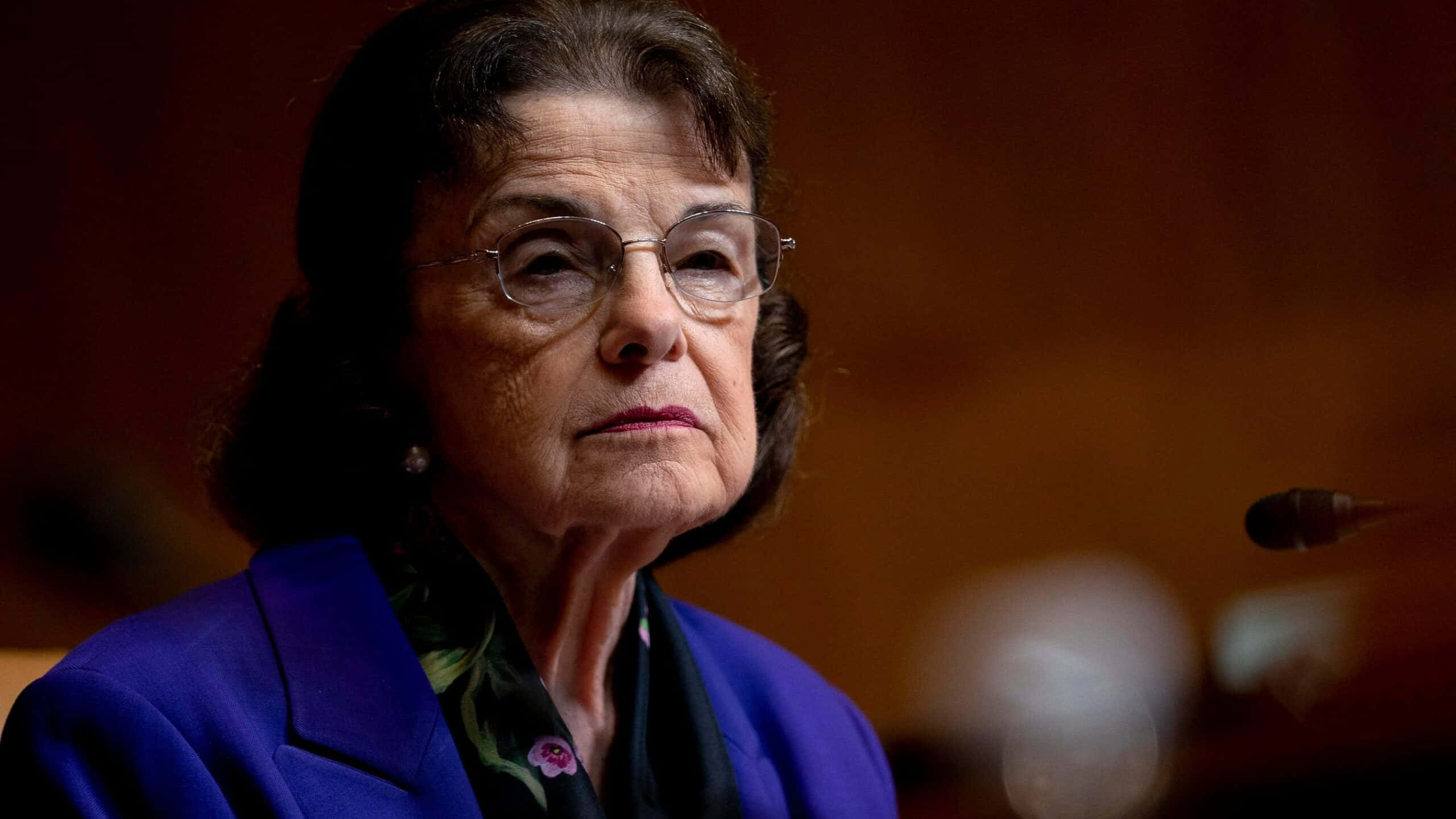 Dianne Feinstein, vibrant blue blazer, floral scarf, 2K Desktop Wallpaper