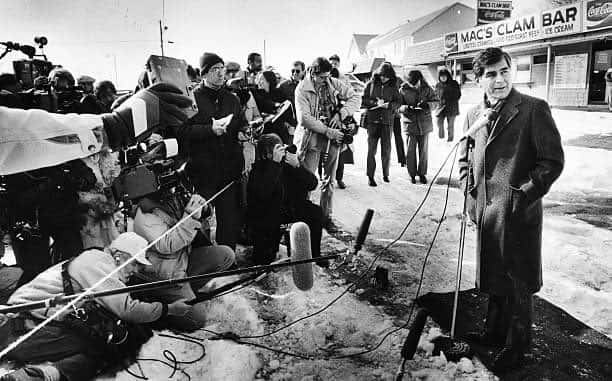 Dick Gephardt, vintage black and white, coat, SD Desktop Wallpaper