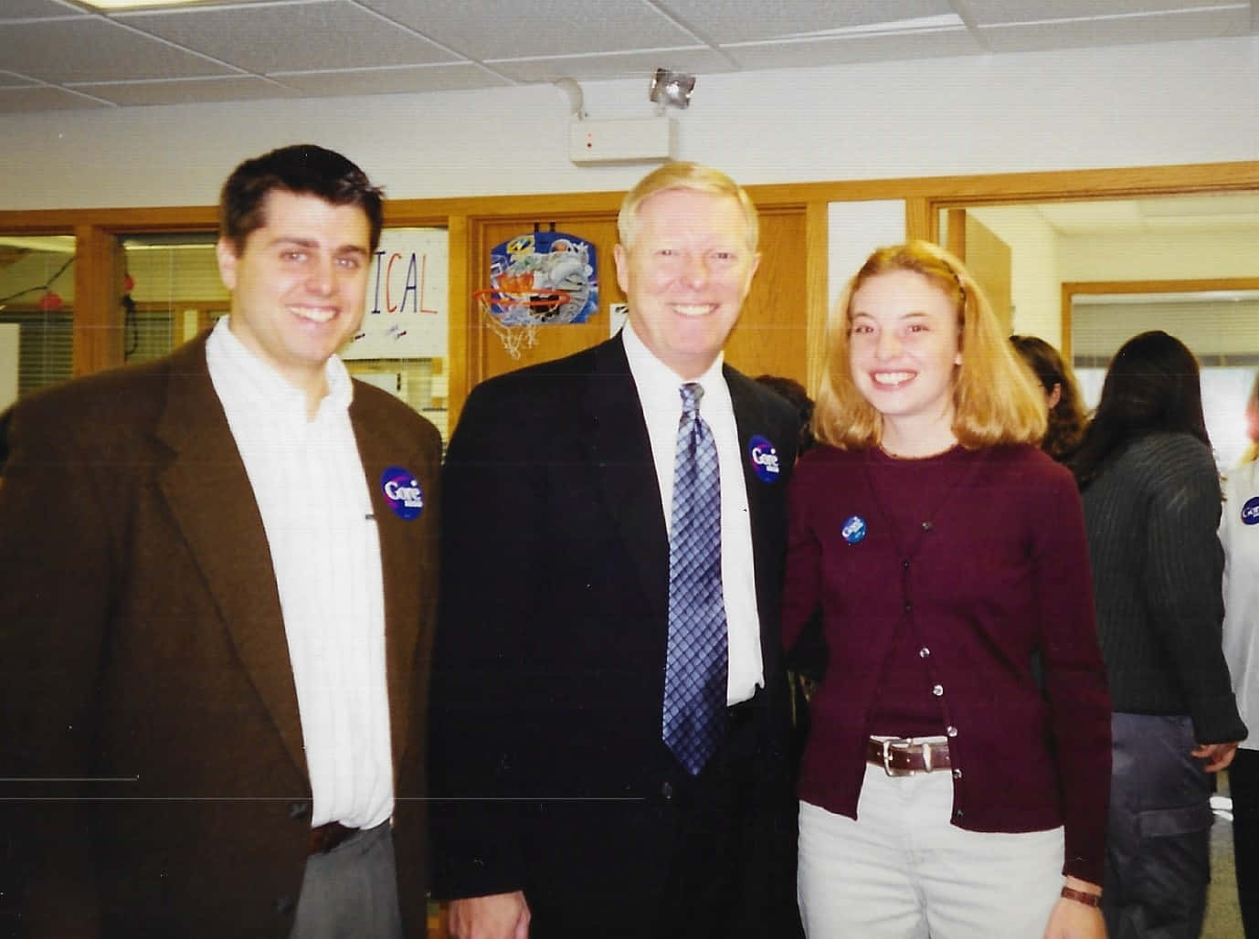 Dick Gephardt, campaign buttons, wooden doors, HD Desktop Wallpaper