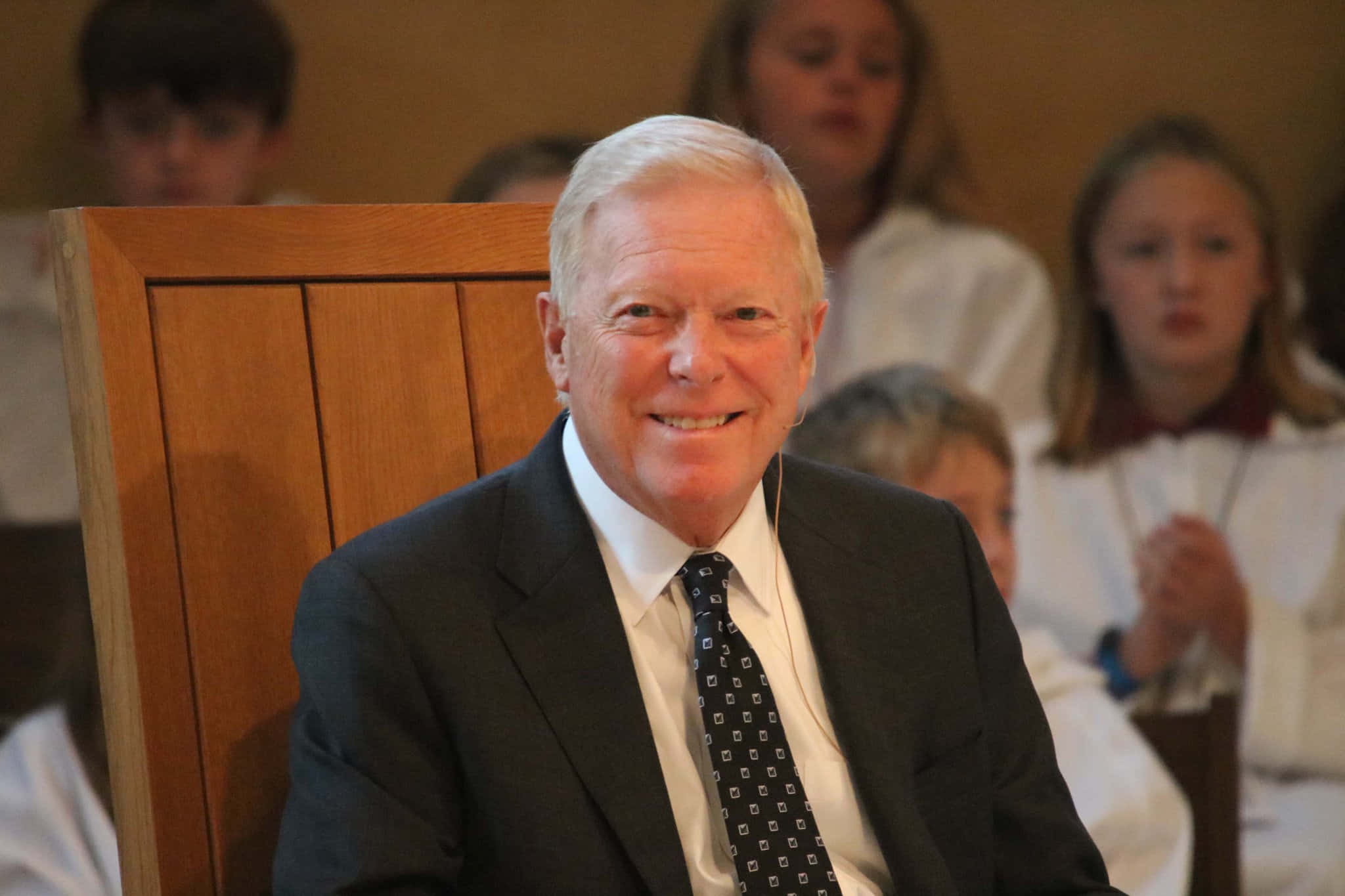 Dick Gephardt, suit, wooden chair, Full HD Desktop Wallpaper