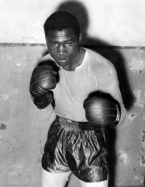 Dick Tiger, black and white portrait, boxer in fighting stance, SD Phone Wallpaper