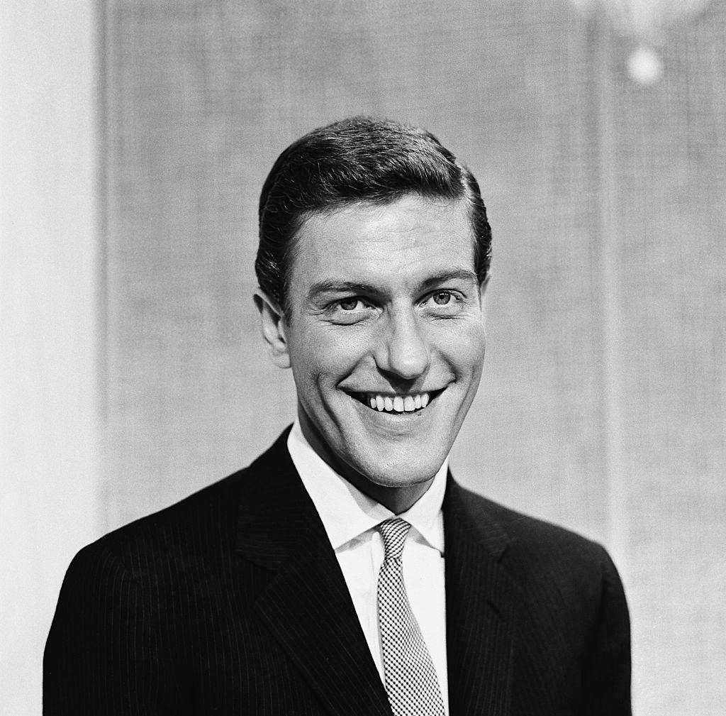 Dick Van Dyke, pinstripe suit, patterned tie, SD Desktop Wallpaper