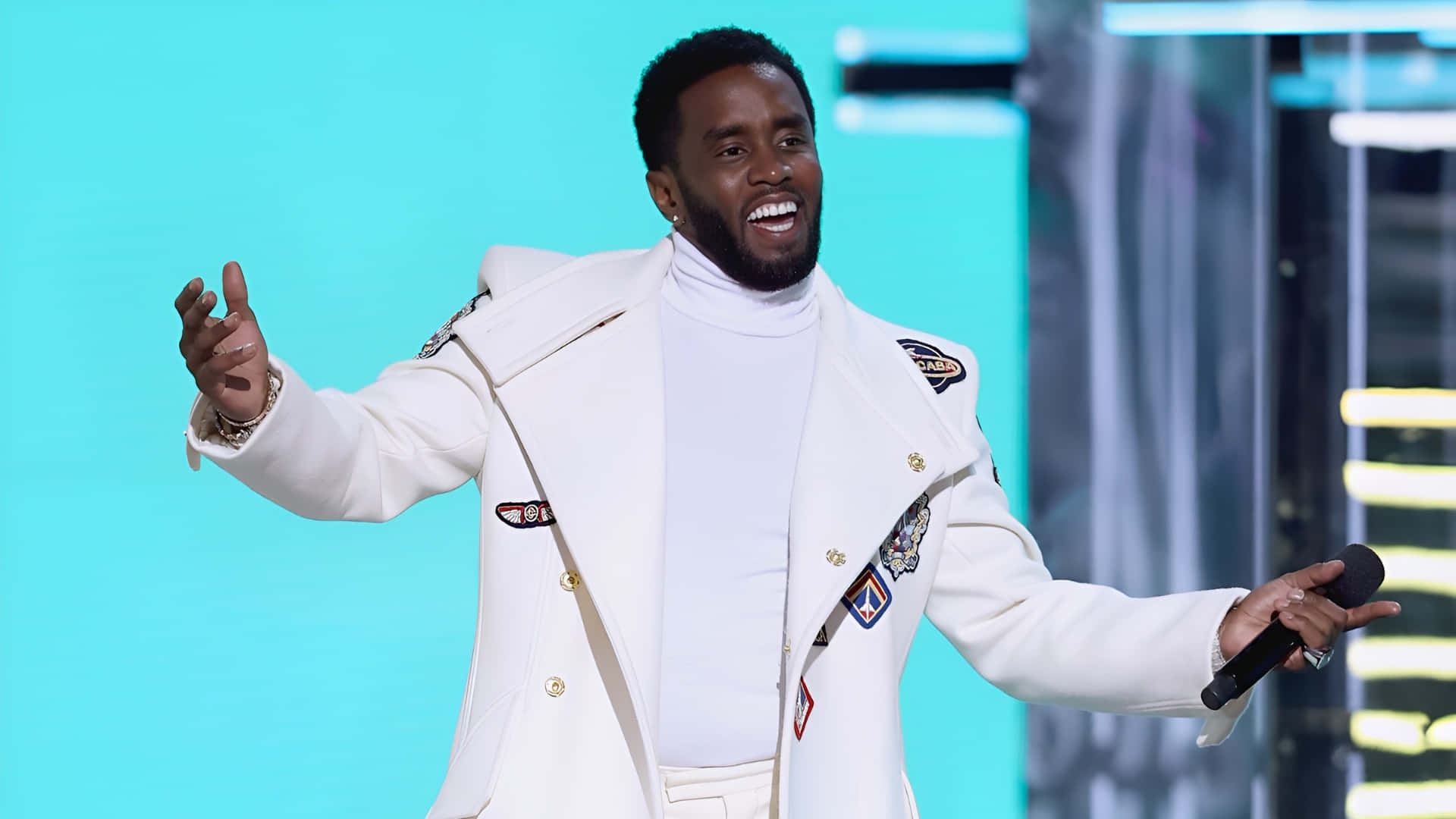 Diddy, white jacket with patches, microphone, Full HD Desktop Wallpaper