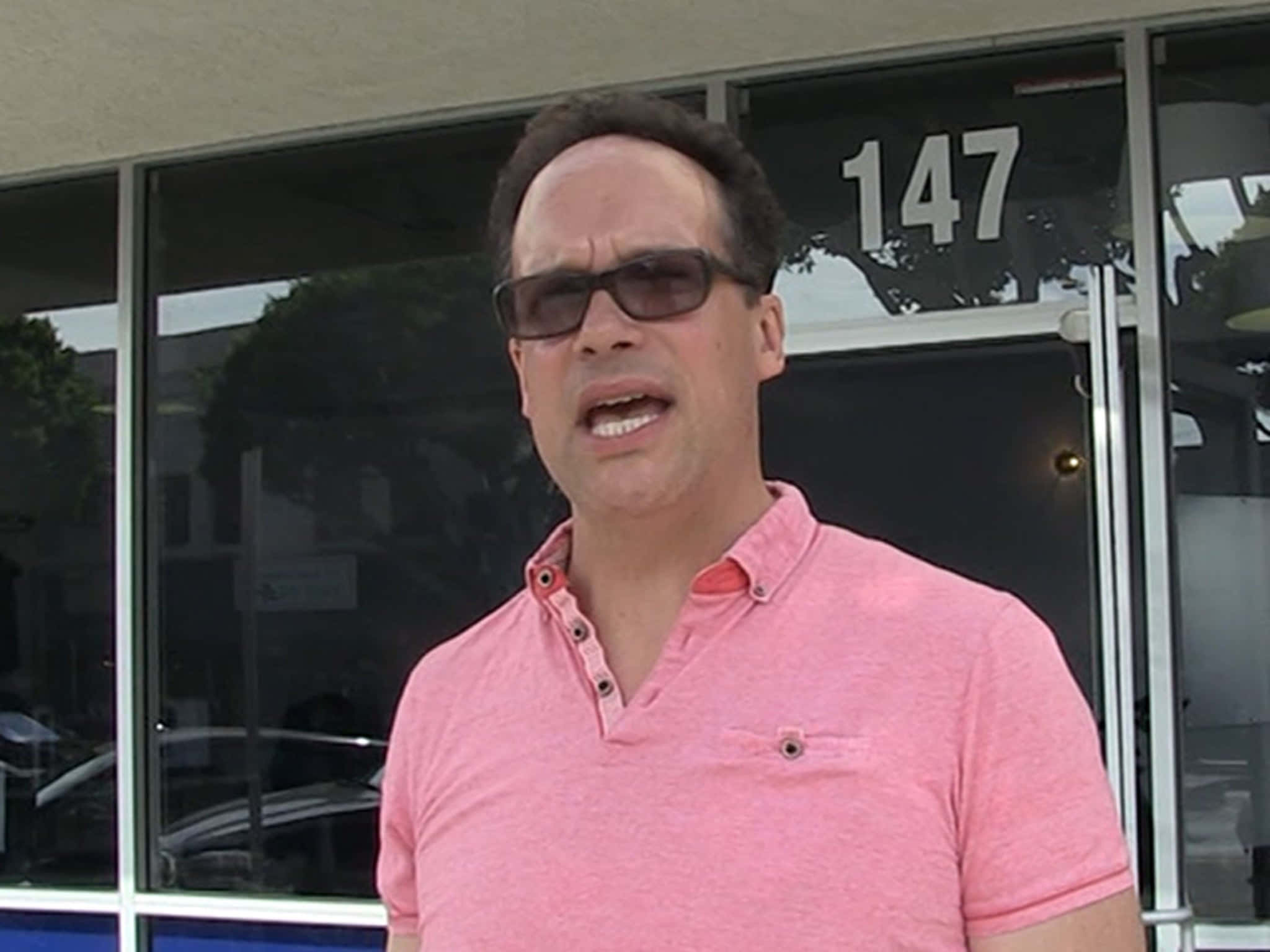 Diedrich Bader, pink polo shirt, sunglasses, Full HD Desktop Wallpaper