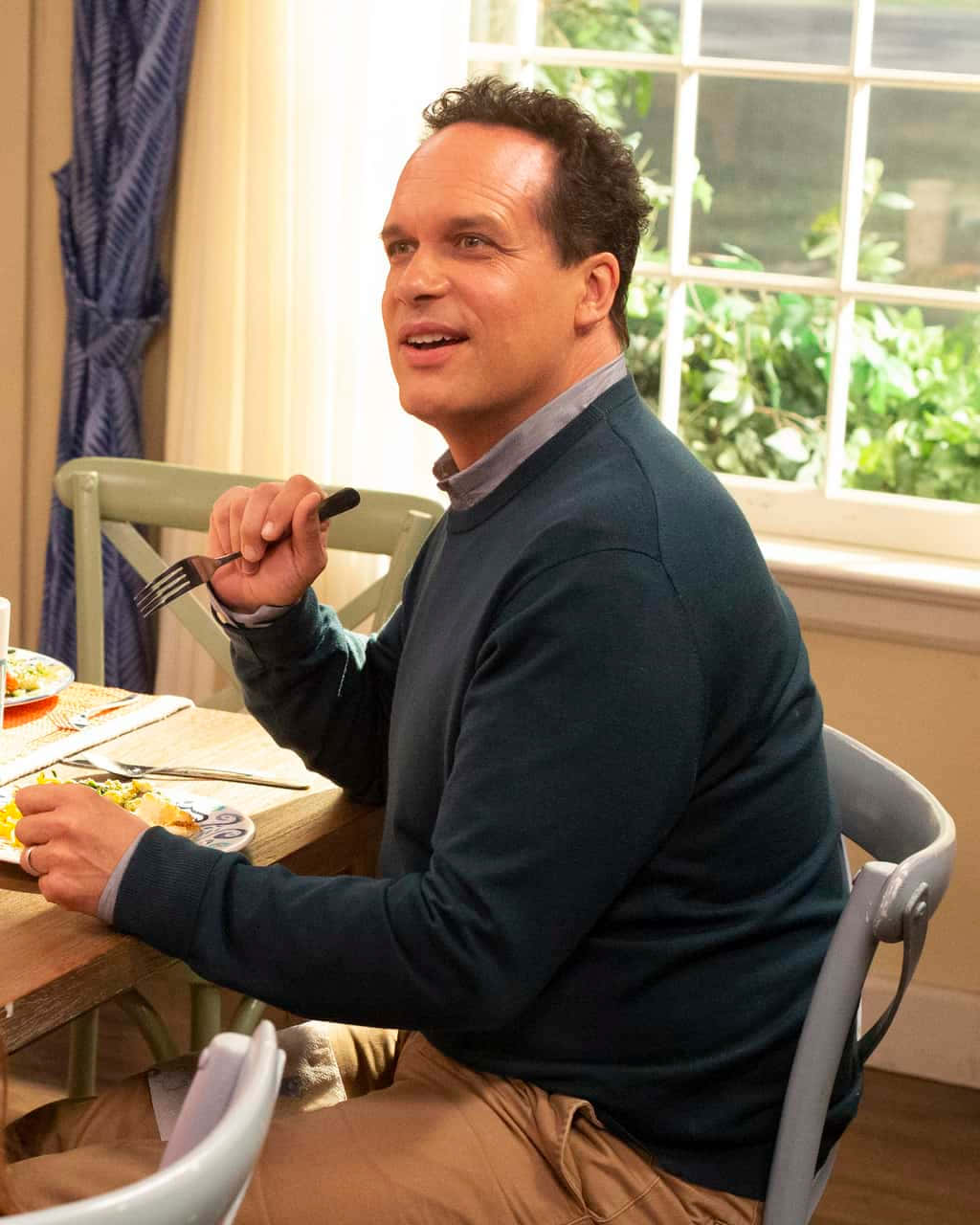 Diedrich Bader, dark sweater, wooden table, HD Phone Wallpaper