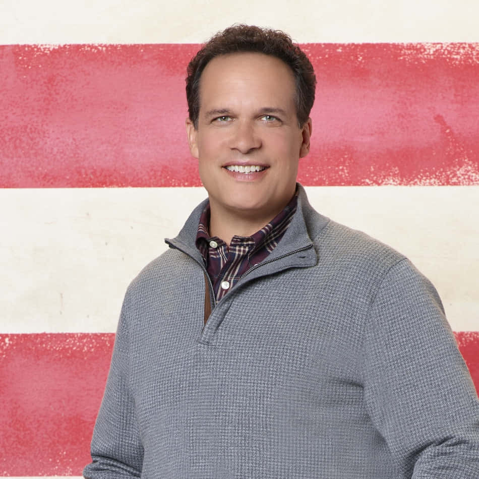 Diedrich Bader, gray sweater, plaid shirt, SD Desktop Wallpaper