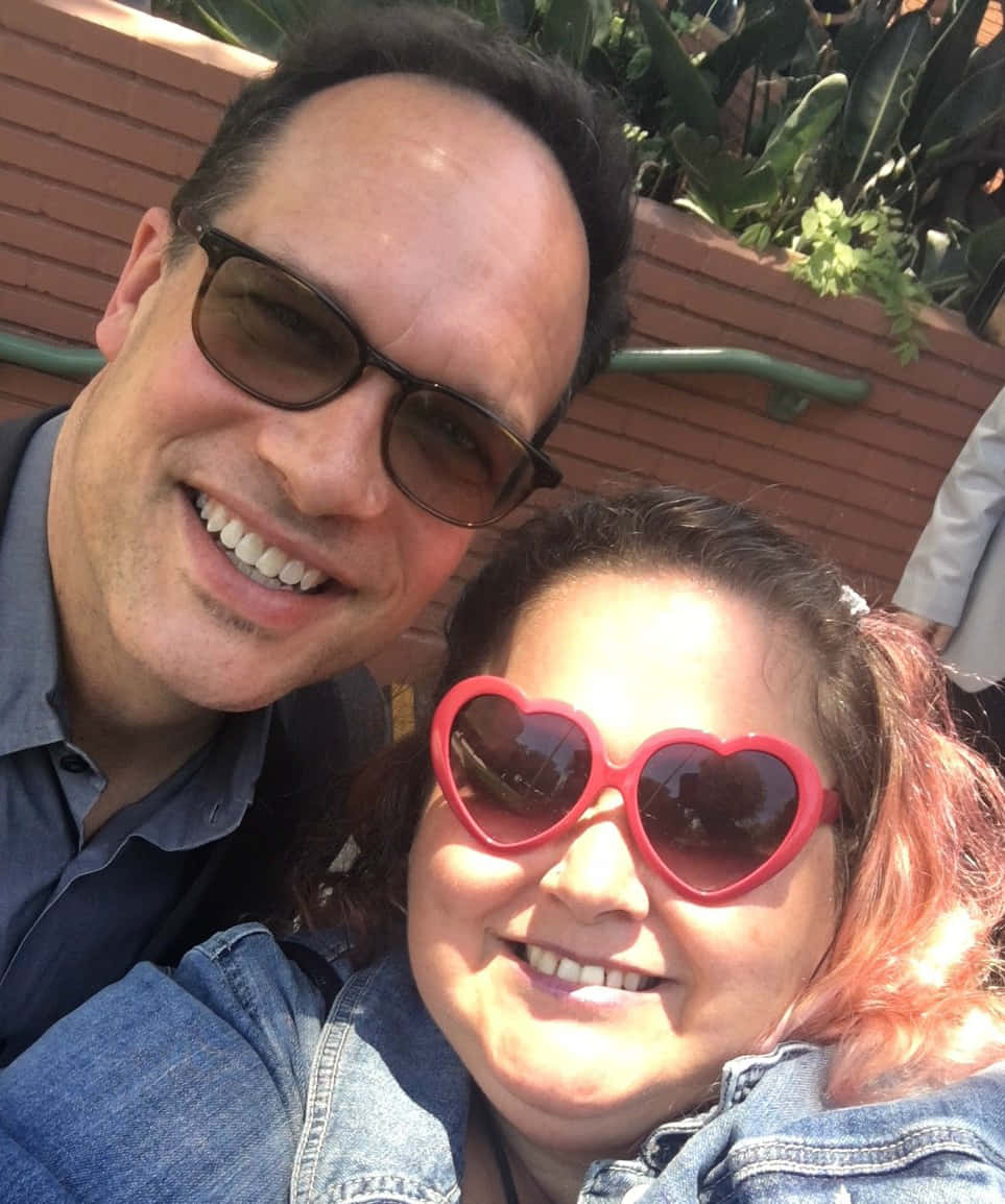 Diedrich Bader, heart-shaped sunglasses, brick wall, SD Phone Wallpaper
