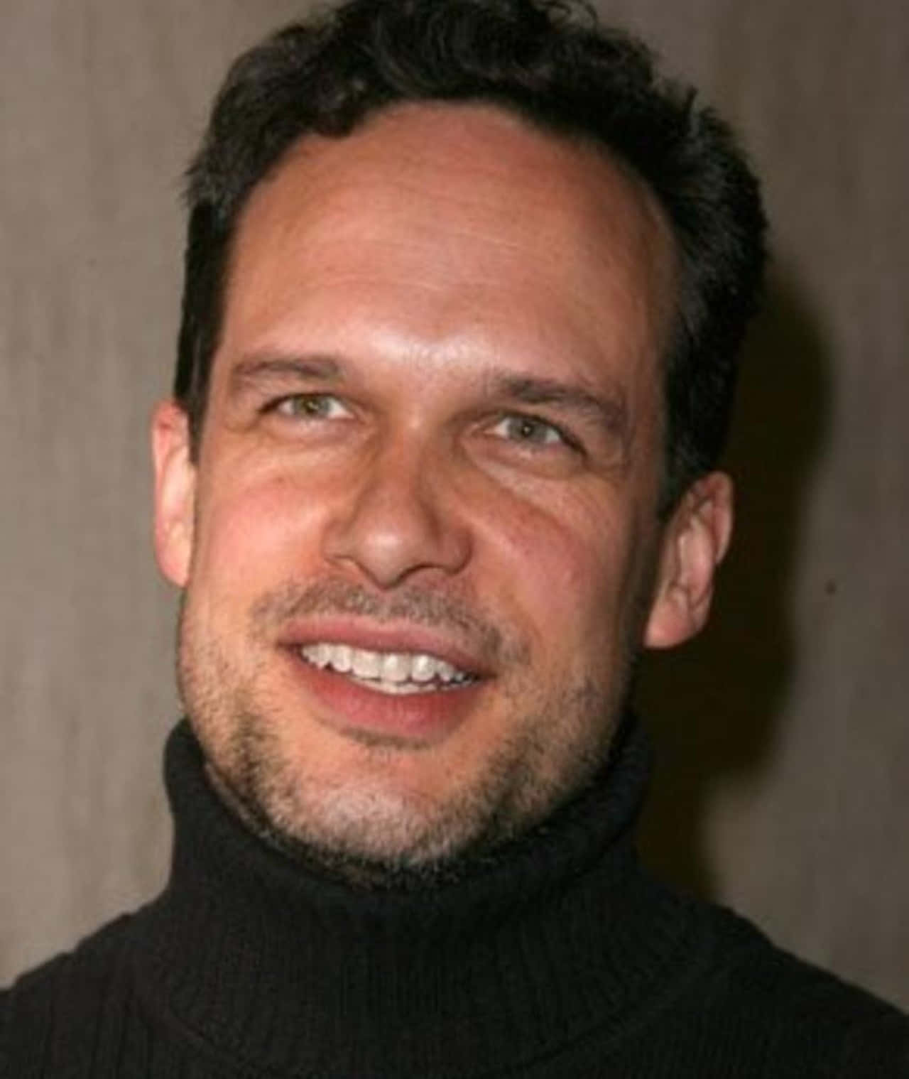 Diedrich Bader, black turtleneck, dark hair, HD Phone Wallpaper