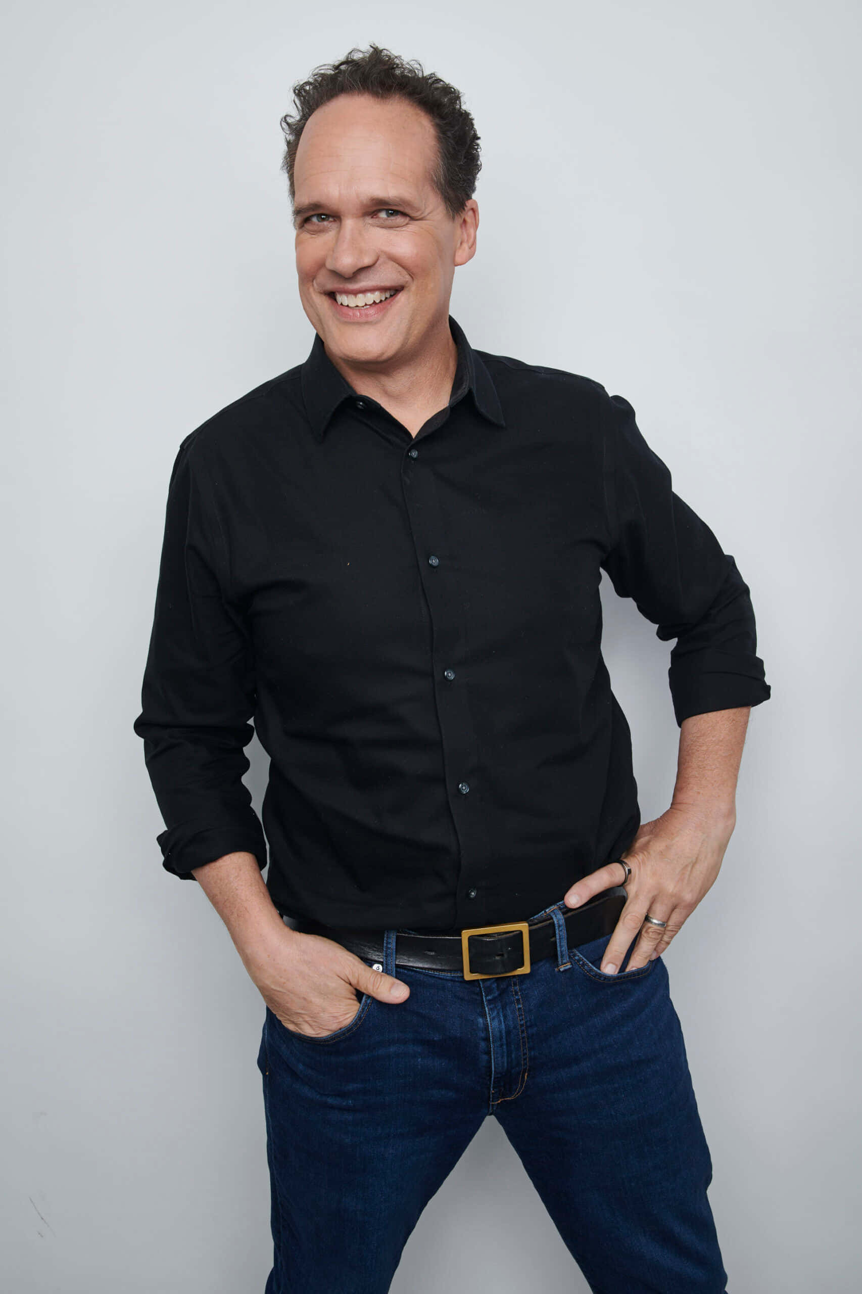Diedrich Bader, black shirt, jeans, 2K Phone Wallpaper