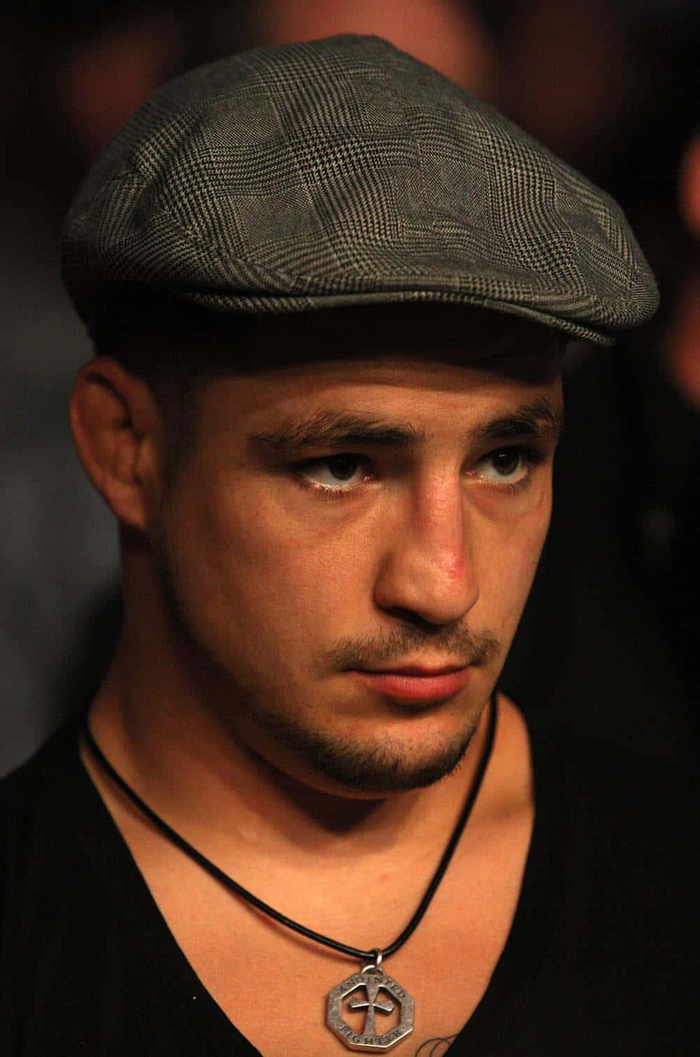 Diego Sanchez, gray patterned flat cap, silver pendant necklace, HD Phone Wallpaper