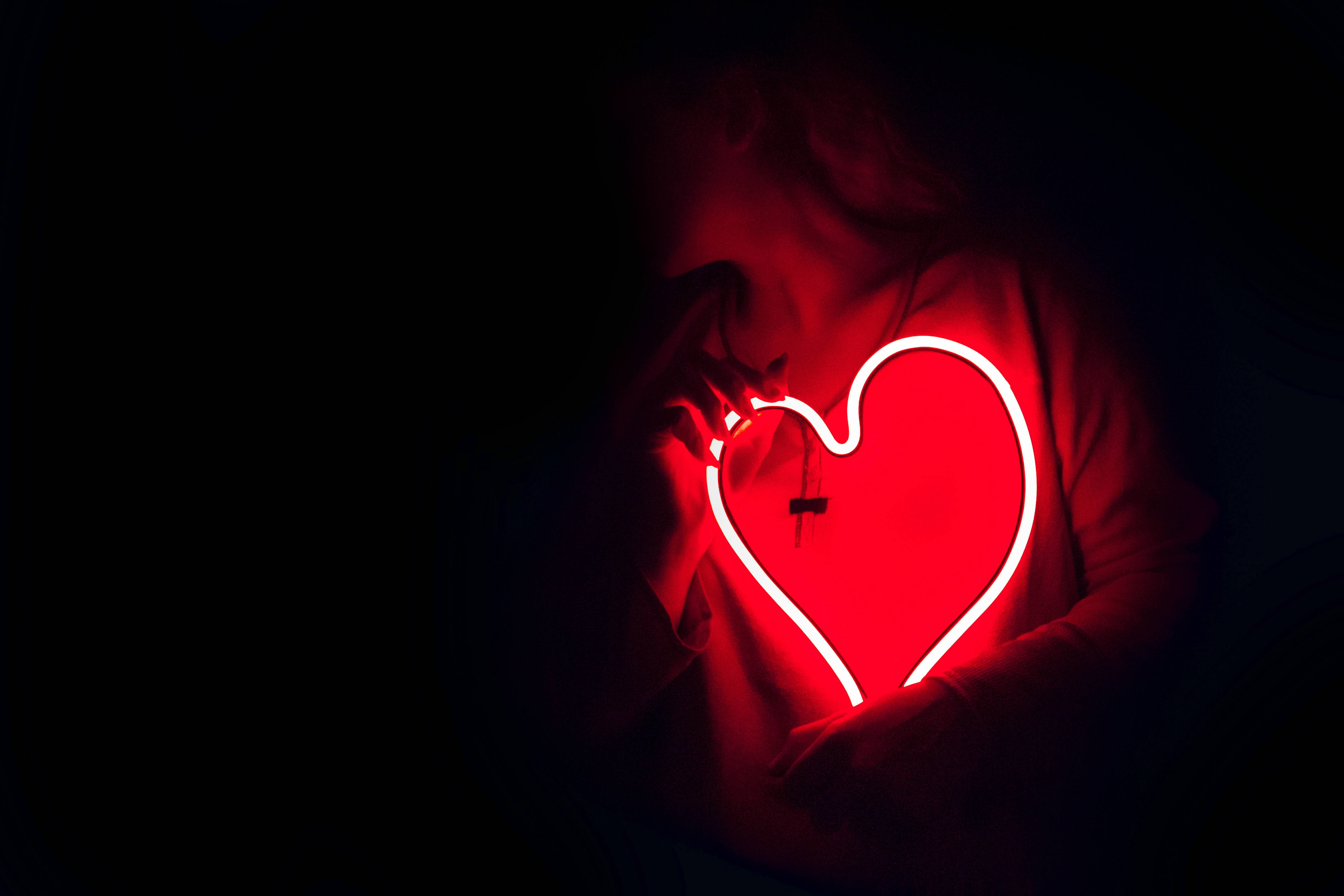 red neon heart, glowing red neon, pitch-black background, 4K Desktop Wallpaper