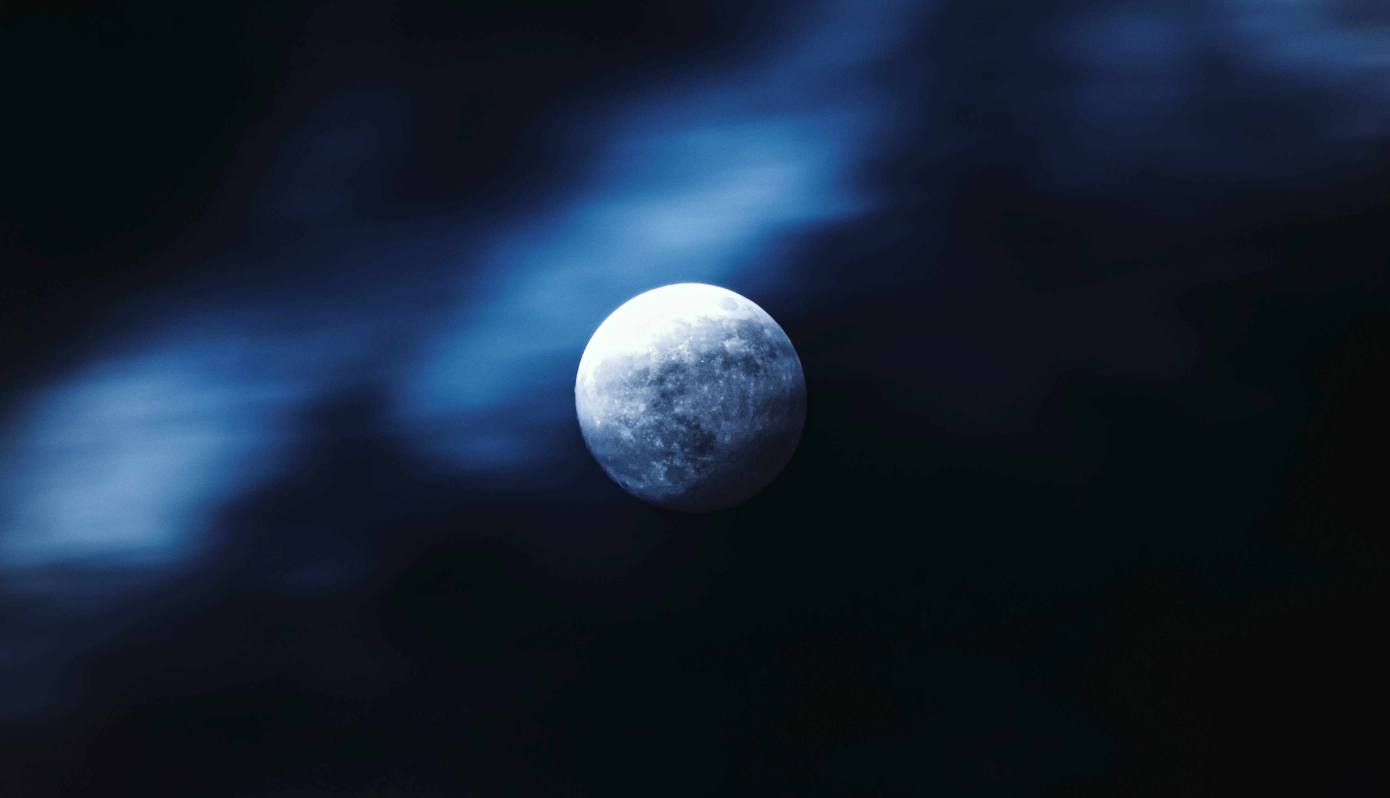 full moon, dim sky, swirling dark blue clouds, 4K Desktop Wallpaper