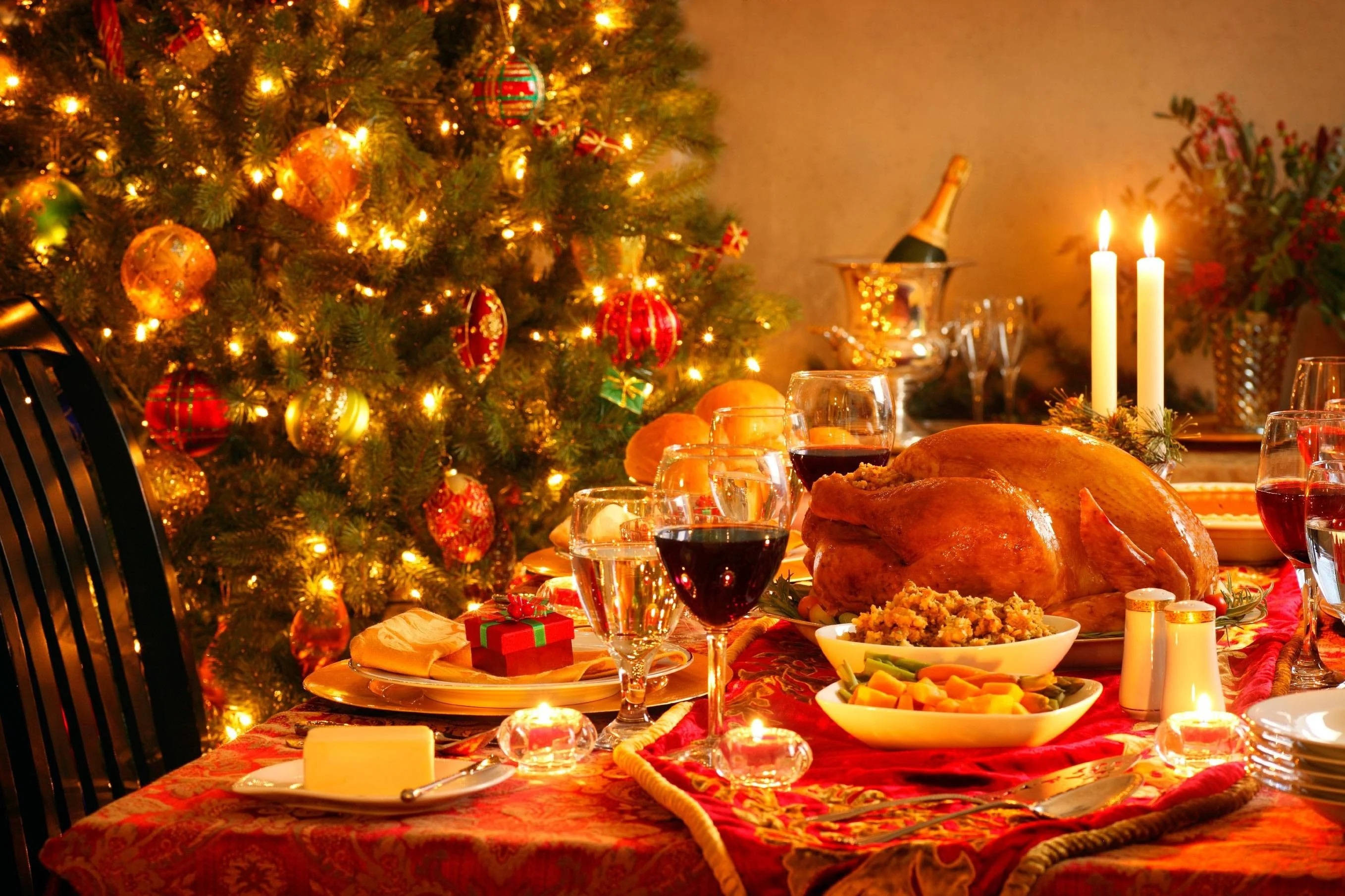 Christmas dinner, roasted turkey, candles, 2K Desktop Wallpaper