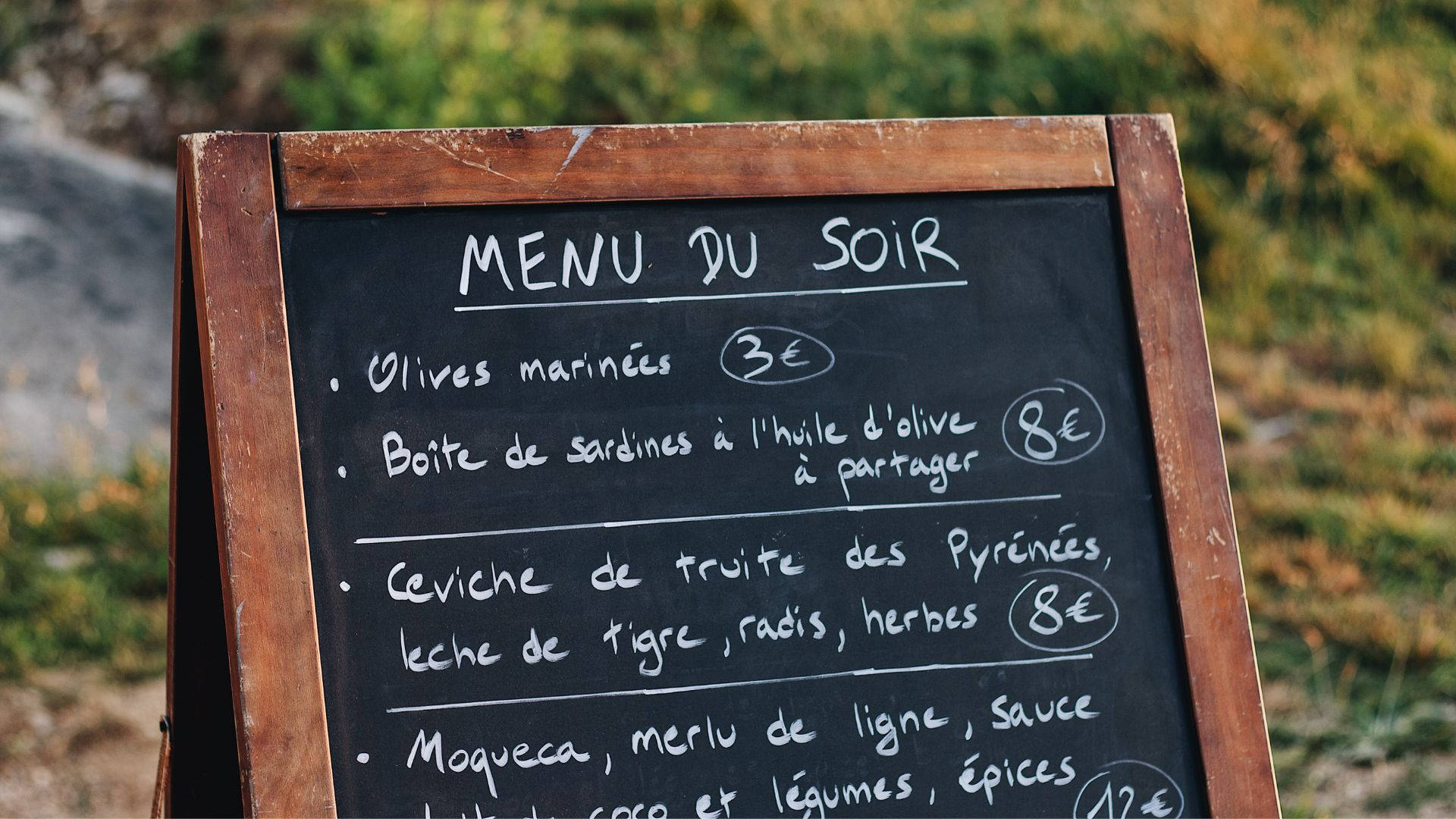 chalkboard menu, French evening dishes, rustic wooden frame, Full HD Desktop Wallpaper