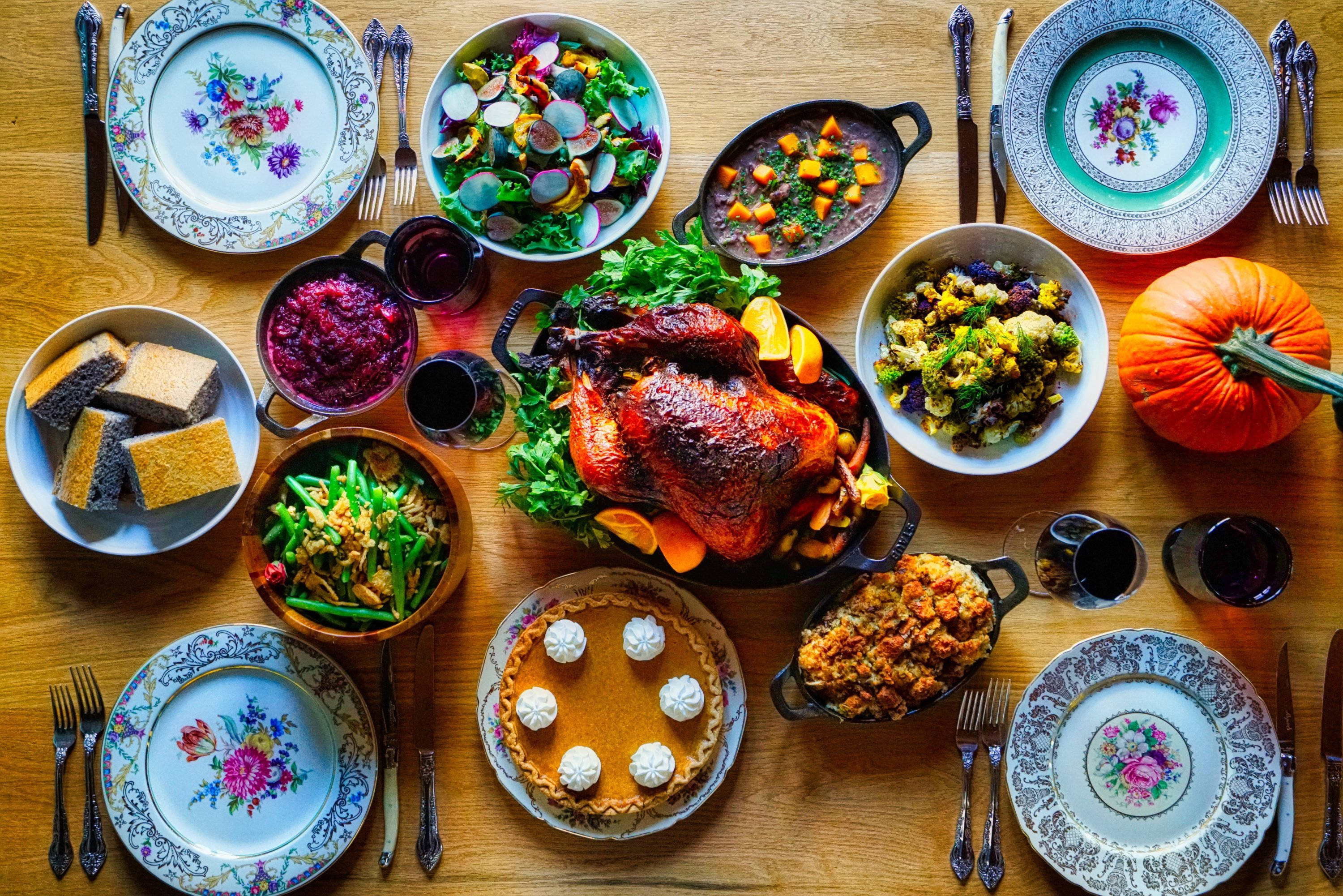 Thanksgiving, roasted turkey, pumpkin pie, 2K Desktop Wallpaper
