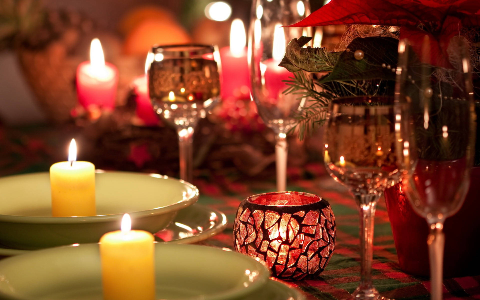 candles, wine glasses, festive red green decor, Full HD Desktop Wallpaper