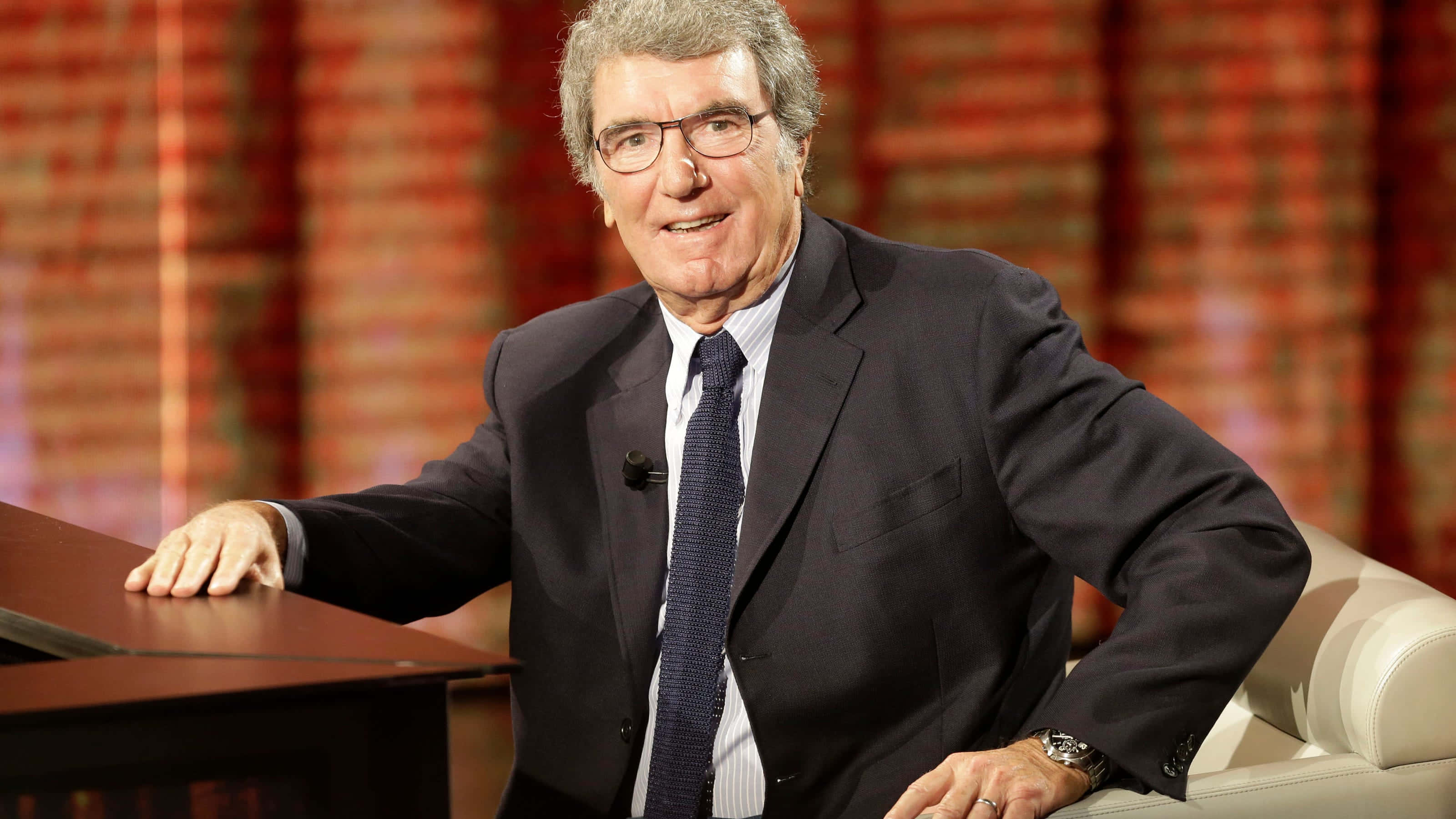 Dino Zoff, dark suit, glasses, 2K Desktop Wallpaper