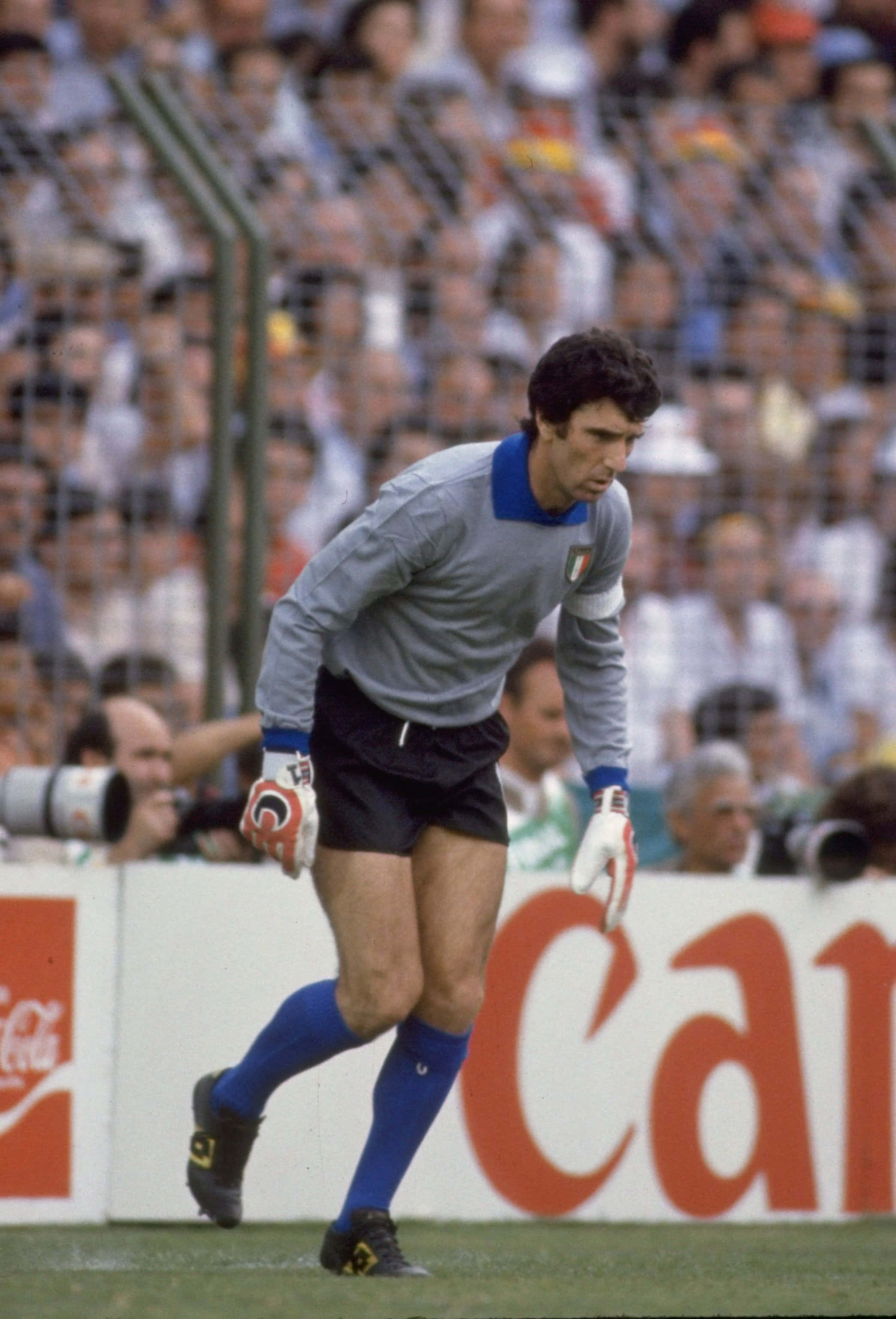 Dino Zoff, vintage blue and gray kit, sunlit soccer pitch, 2K Phone Wallpaper