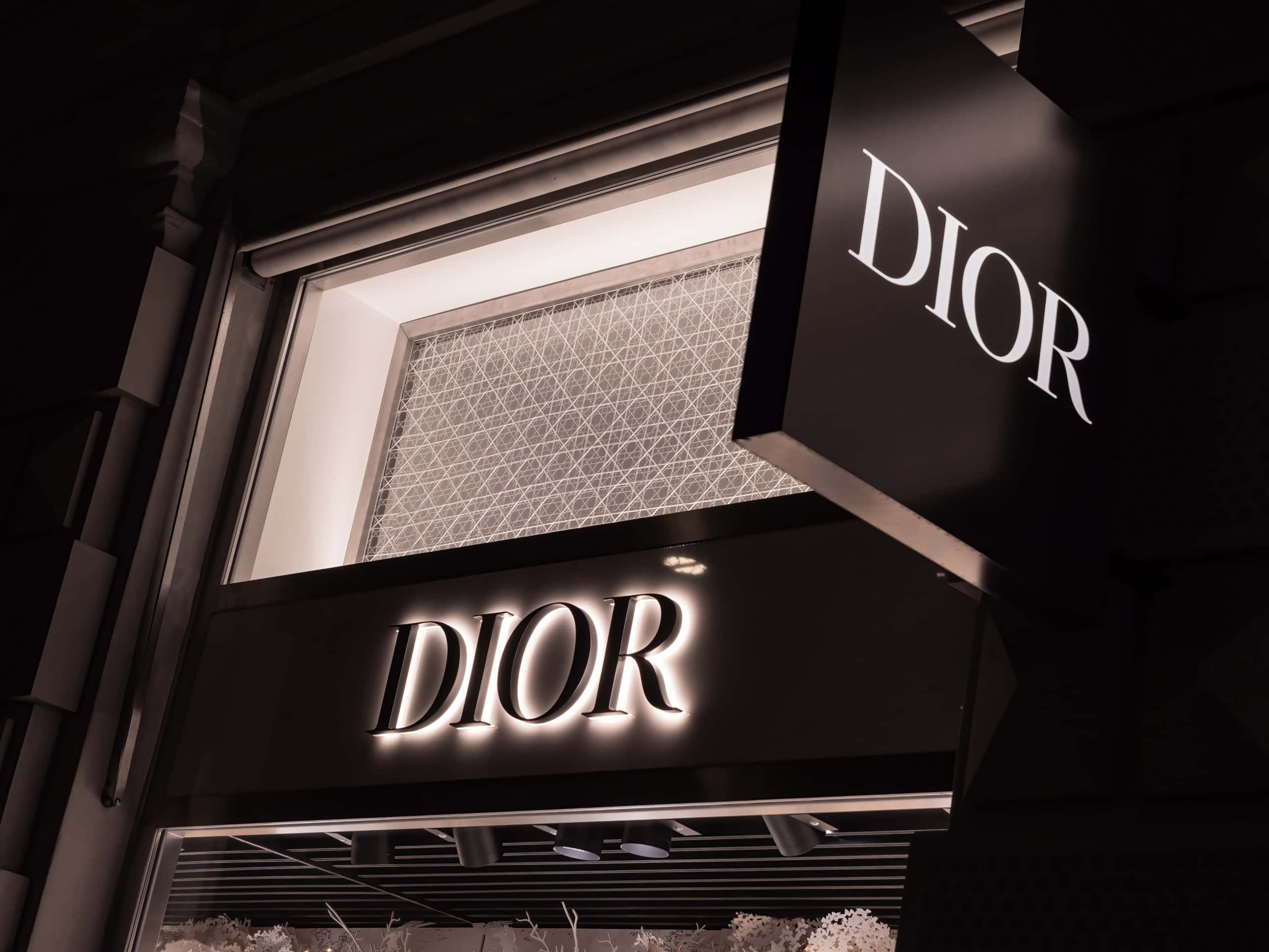 Dior, storefront, night, 2K Desktop Wallpaper