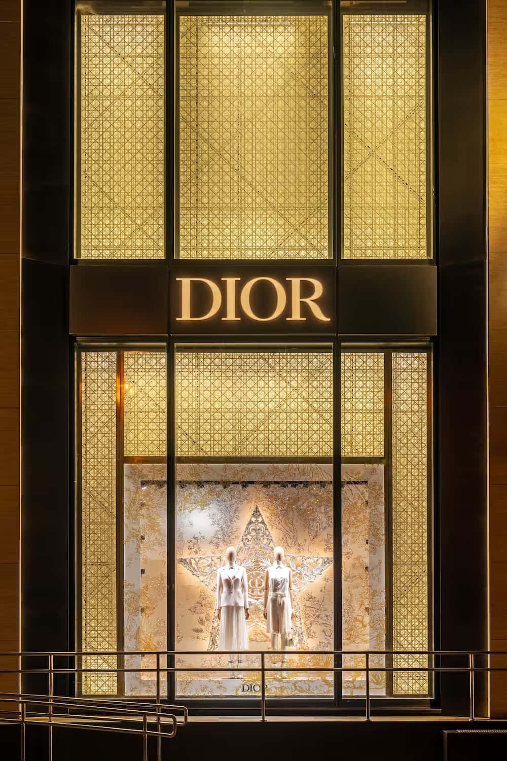 Dior, storefront display, white outfits, HD Phone Wallpaper