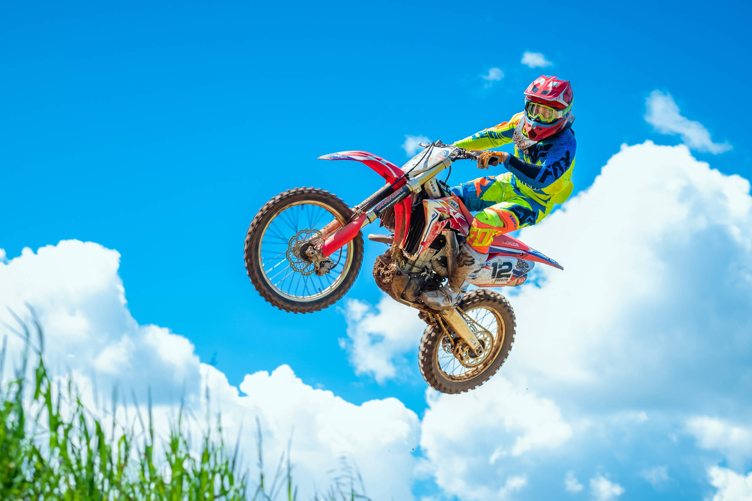 dirt bike, red bike, bright blue sky, 2K Desktop Wallpaper