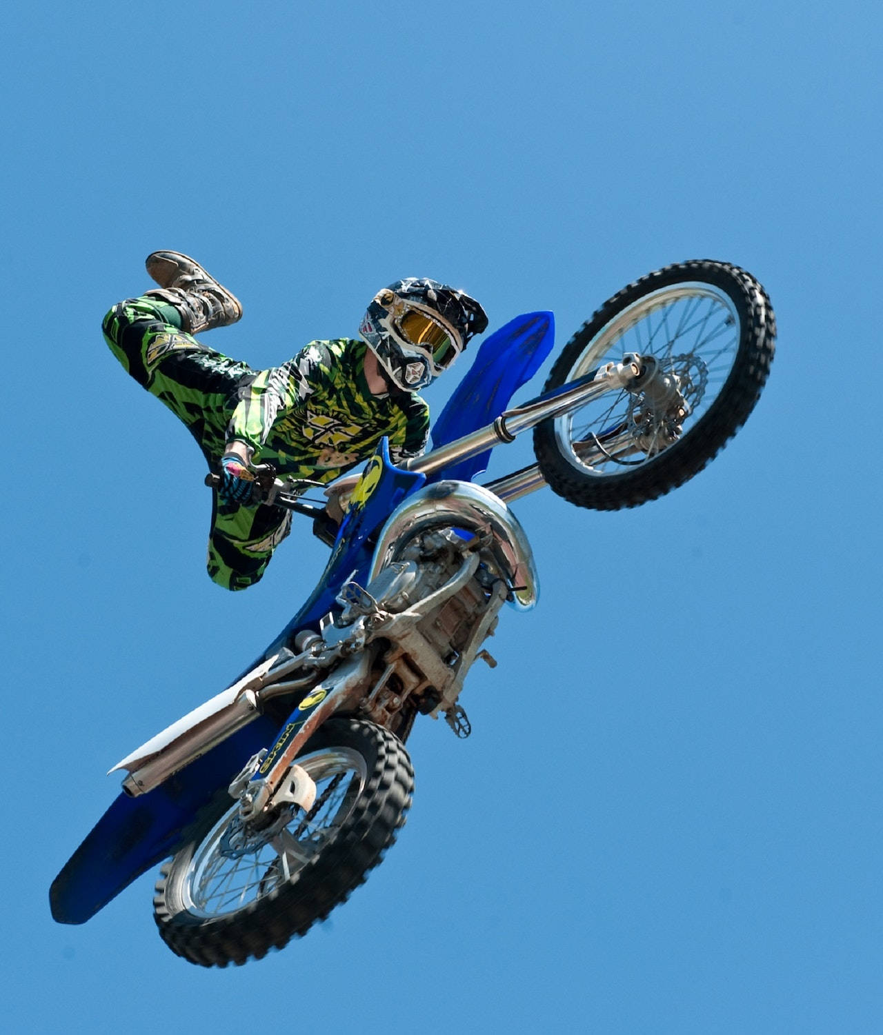 motocross rider, green gear, blue bike, HD Phone Wallpaper