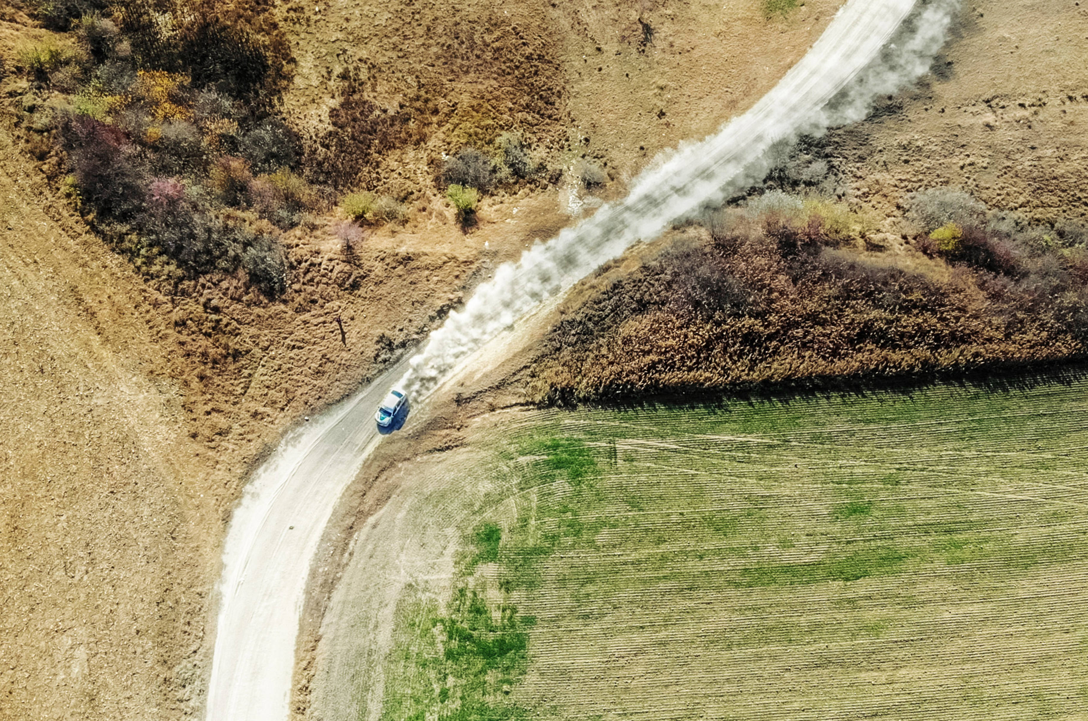 dirt rally car, dust trail, winding dirt road, 2K Desktop Wallpaper
