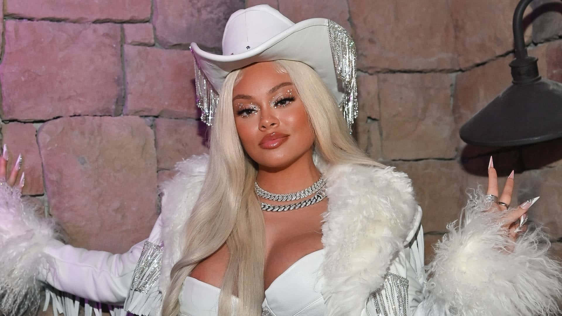 white cowboy hat, silver fringe, white fur-trimmed jacket, Full HD Desktop Wallpaper