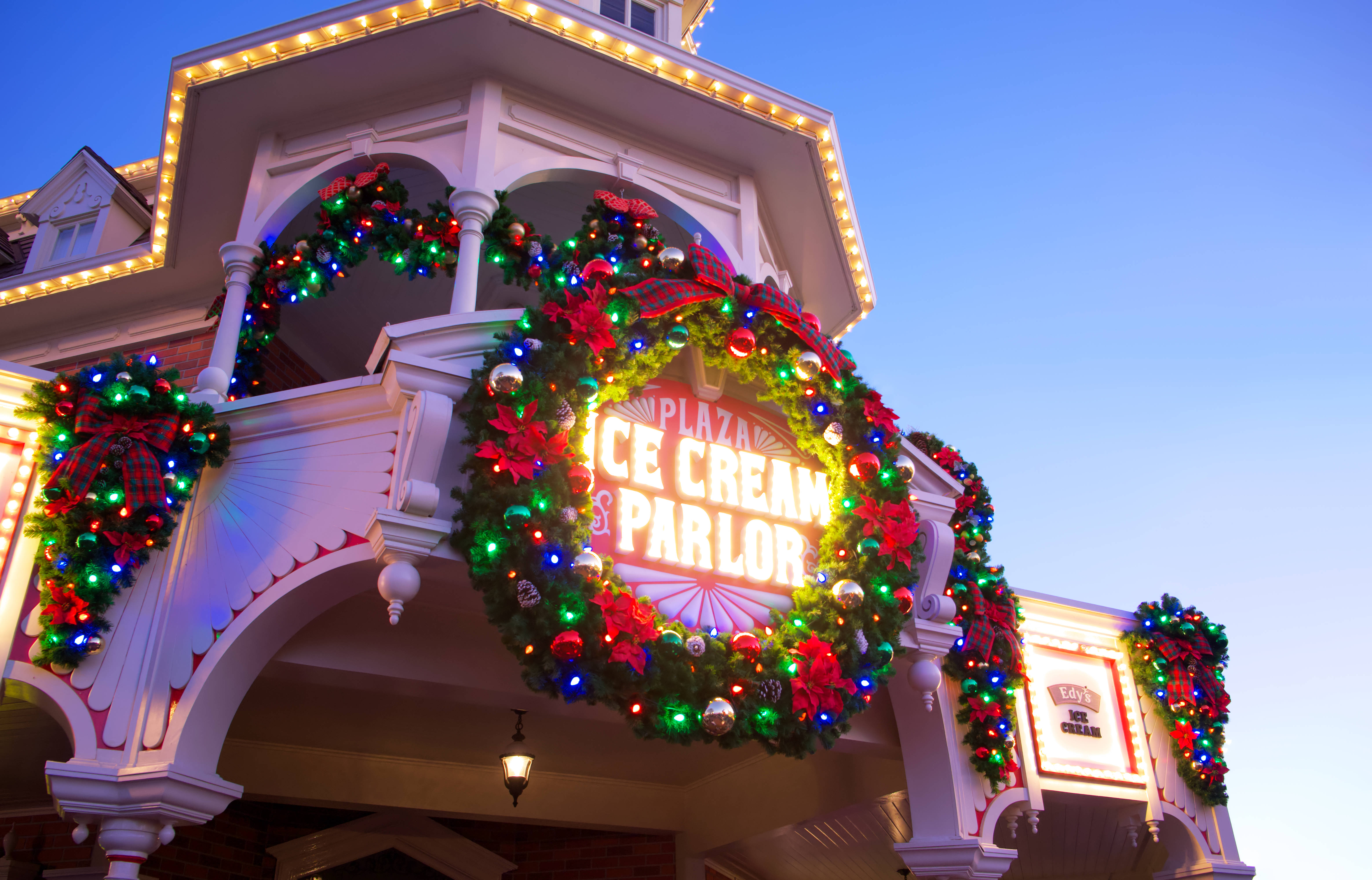 Disney Christmas, ice cream parlor, glowing lights, 5K Desktop Wallpaper