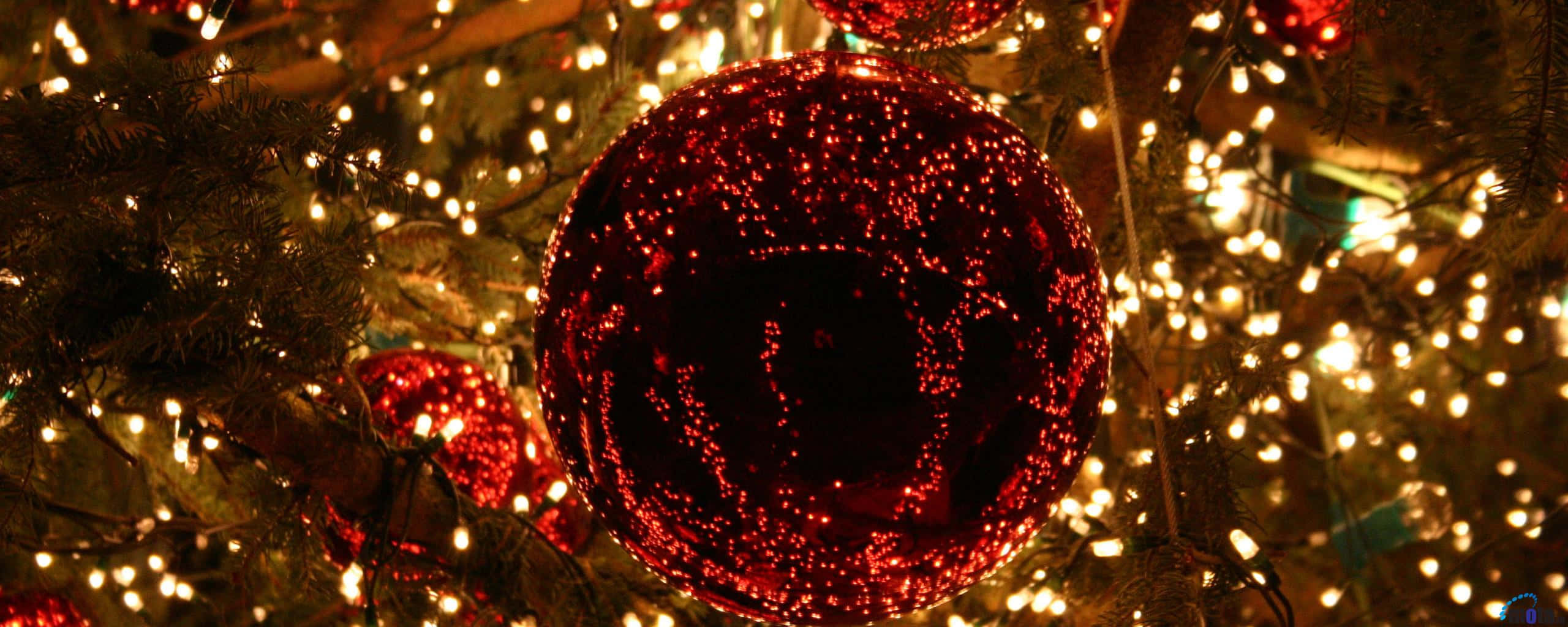 Disney Dual Screen, red, Christmas ornament, 2K Desktop Wallpaper