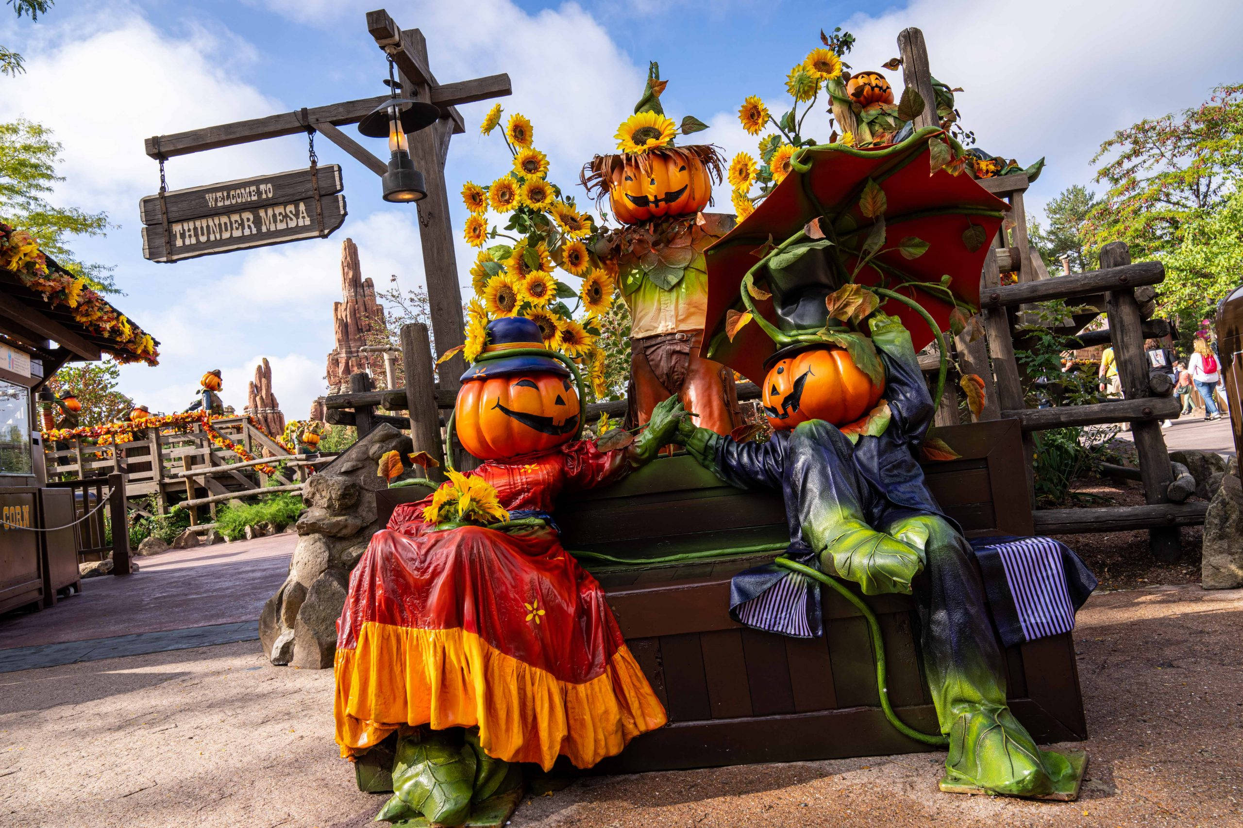 Disney Halloween, pumpkin mascots, colorful costumes, 2K Desktop Wallpaper