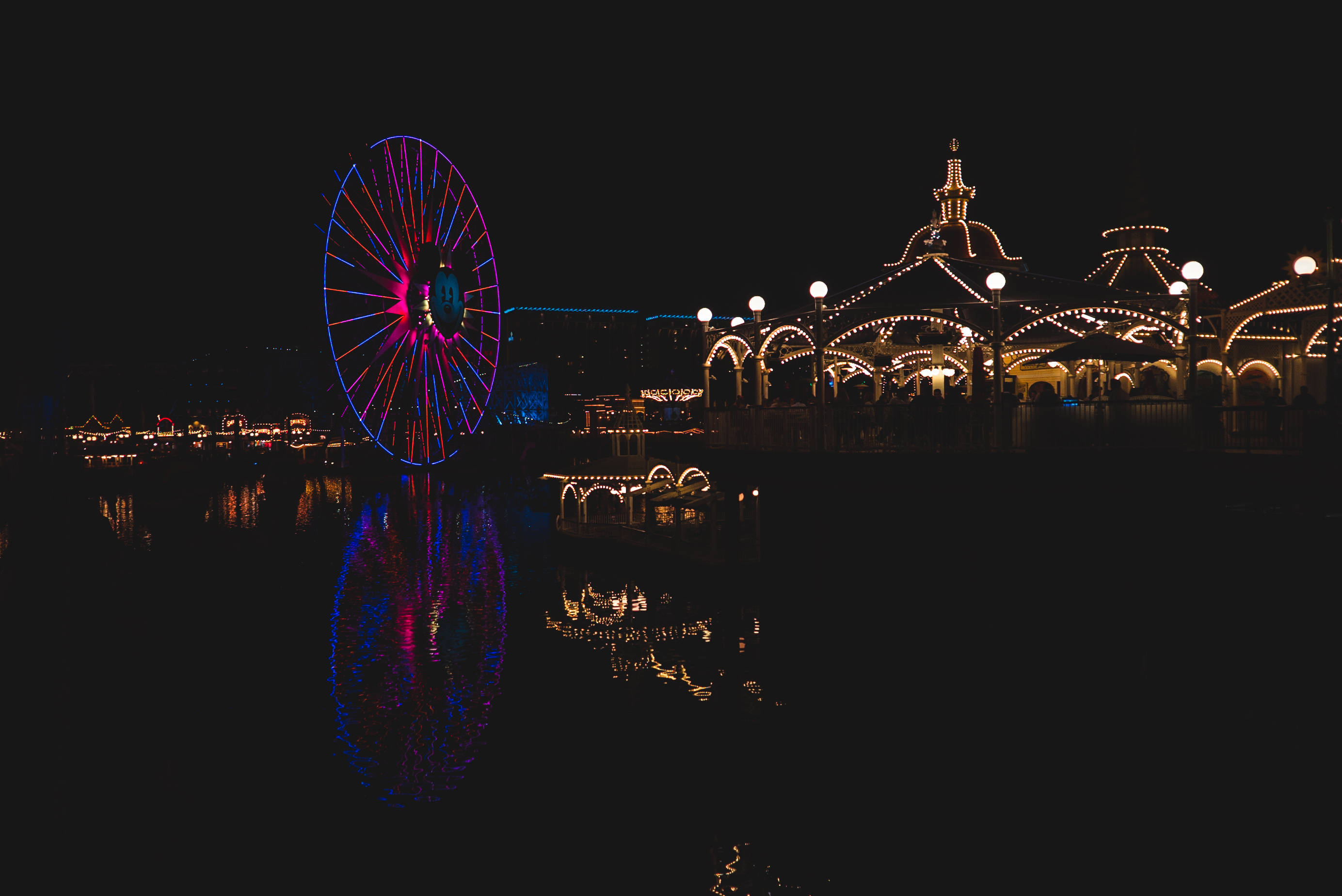 Disneyland Desktop, neon Ferris wheel, illuminated pavilion, 2K Desktop Wallpaper