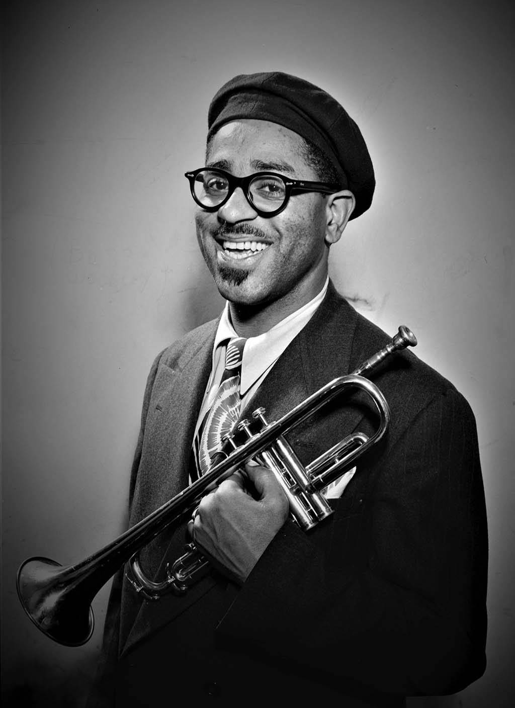 Dizzy Gillespie, trumpet, suit, HD Phone Wallpaper