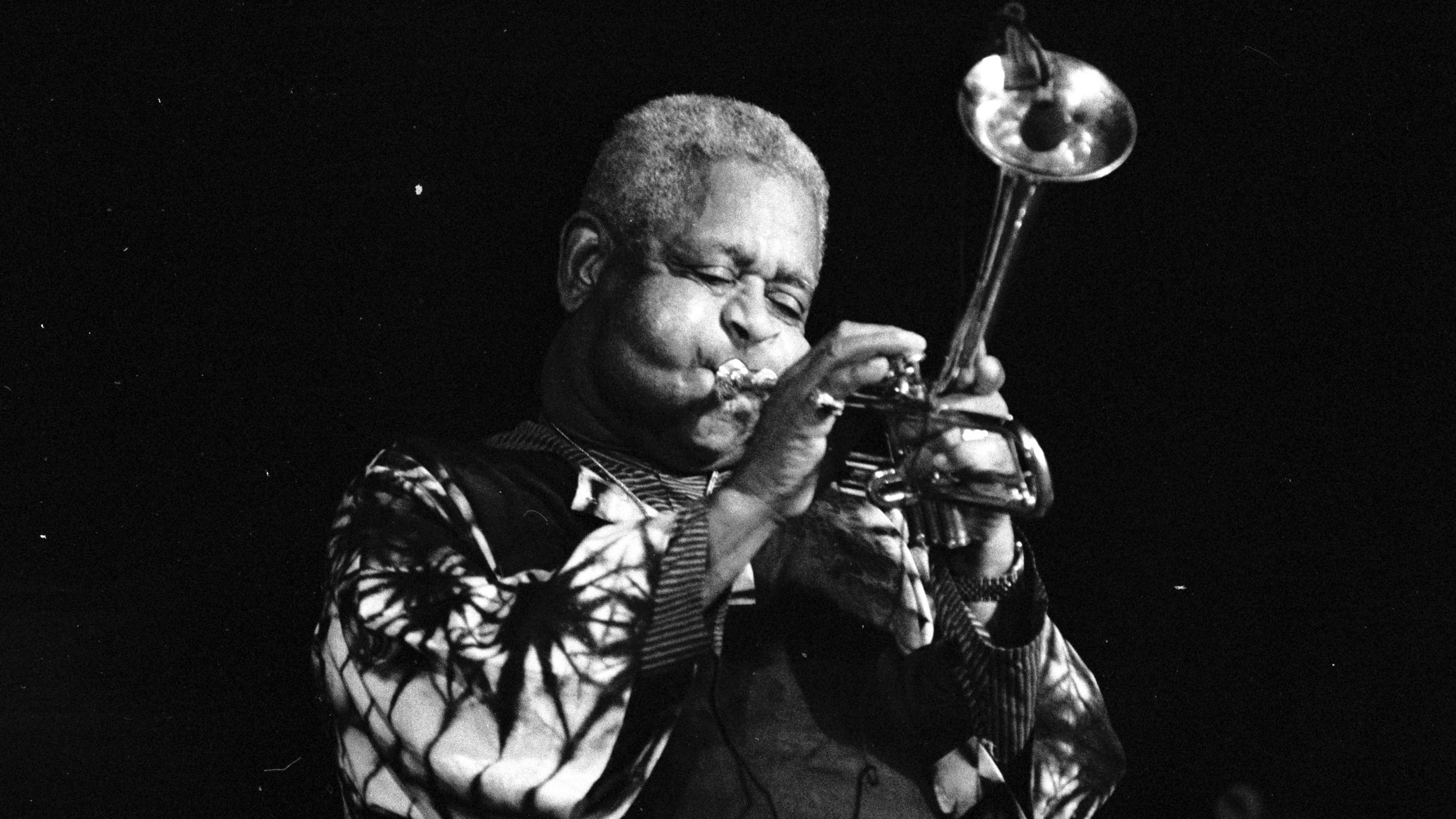 Dizzy Gillespie, jazz trumpeter, stage lighting, 2K Desktop Wallpaper