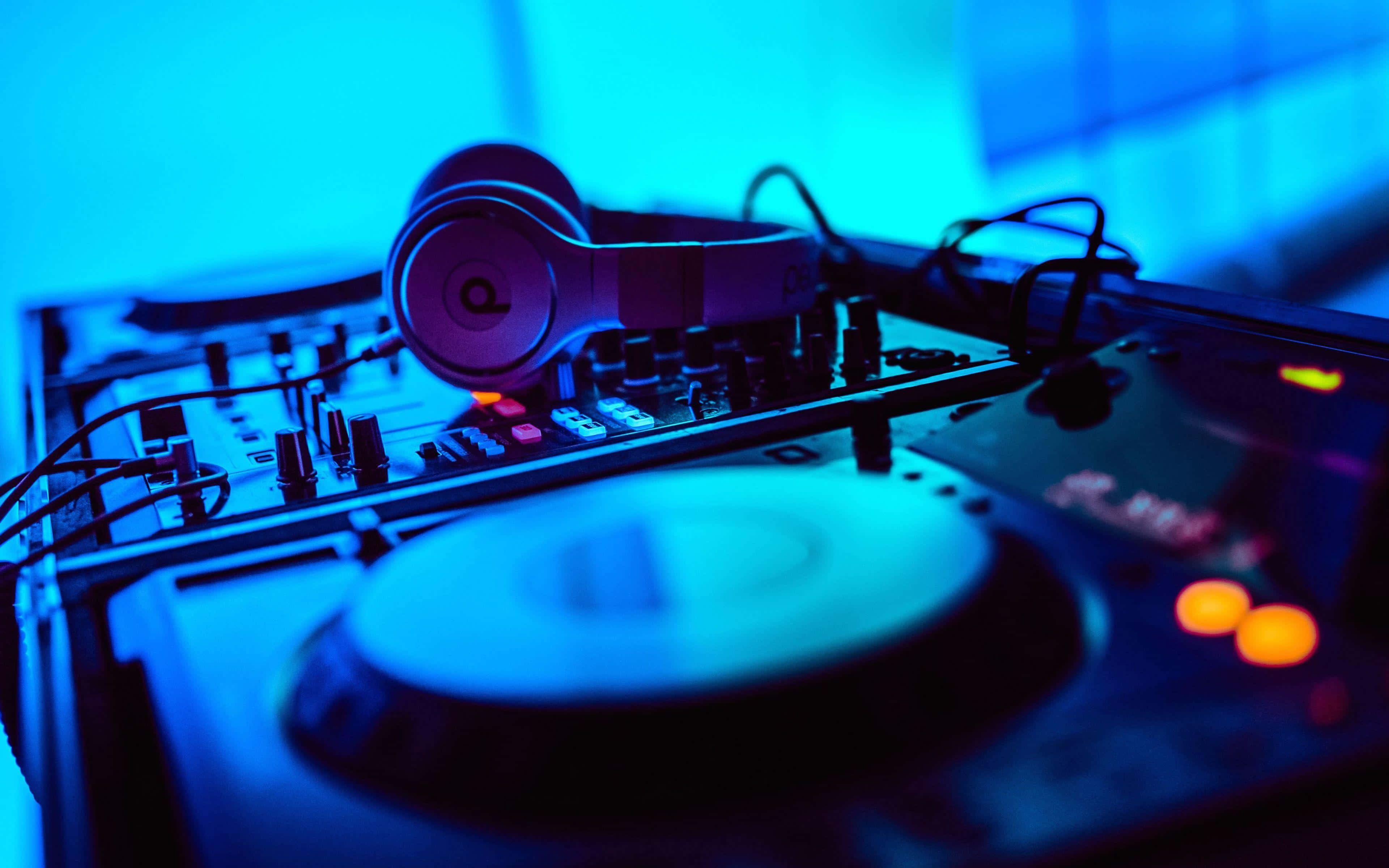 DJ equipment, blue lights, cool blue light, 4K Desktop Wallpaper