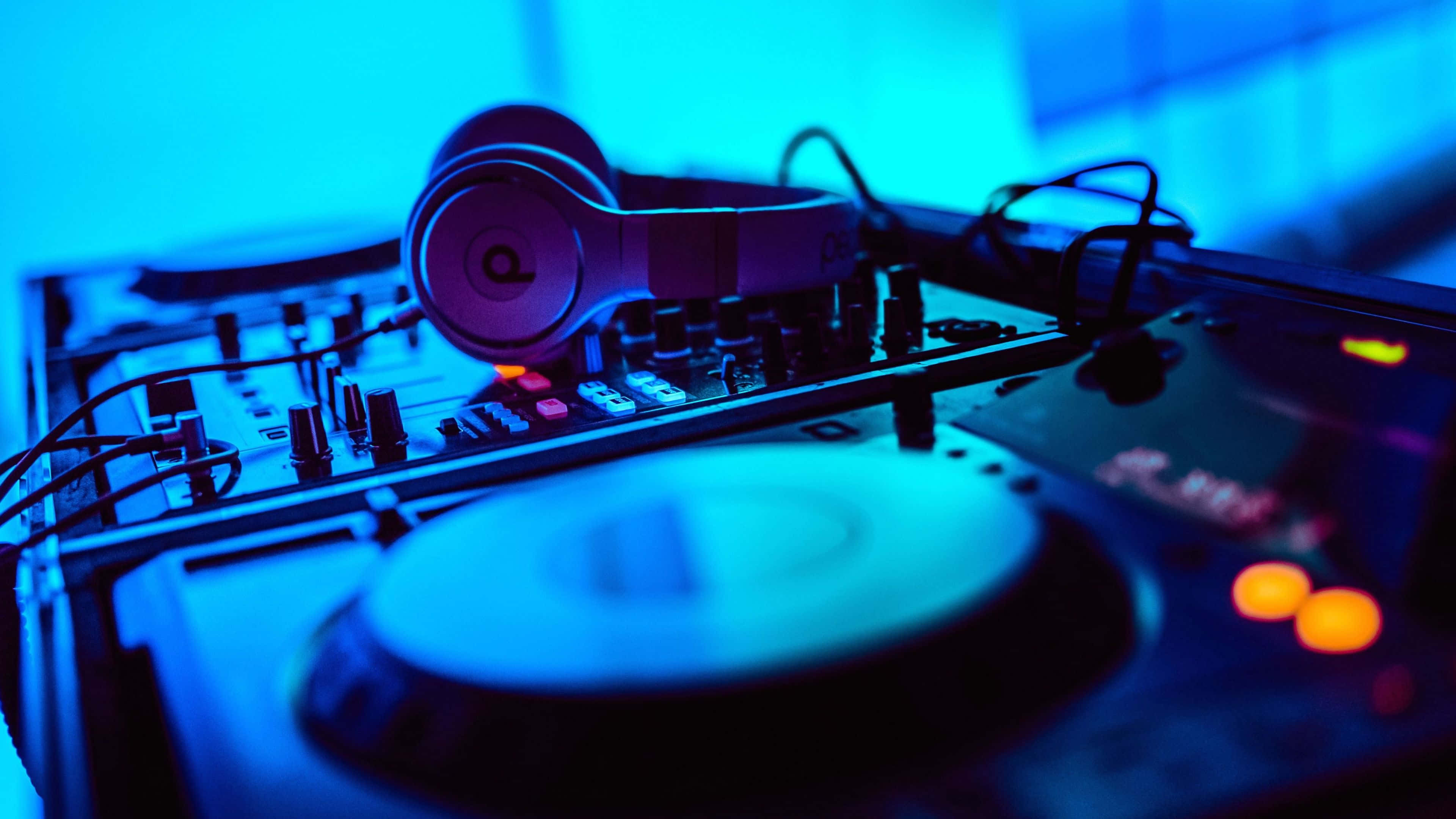 DJ Equipment Headphones, blue lighting, cool blue light, 4K Desktop Wallpaper