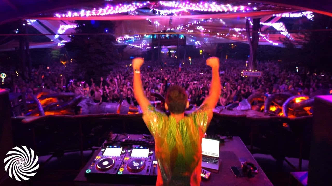 DJ, glowing stage, massive crowd, HD Desktop Wallpaper