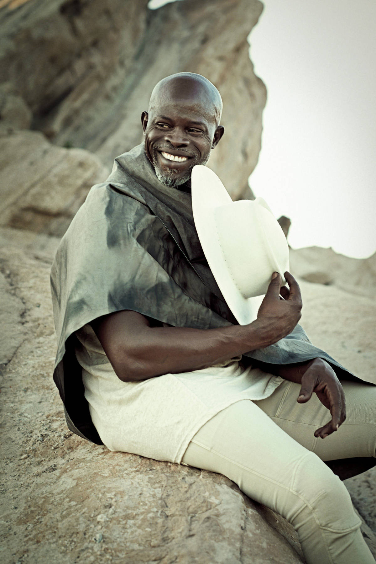 Djimon Hounsou, rocky desert outcrop, bald man, HD Phone Wallpaper