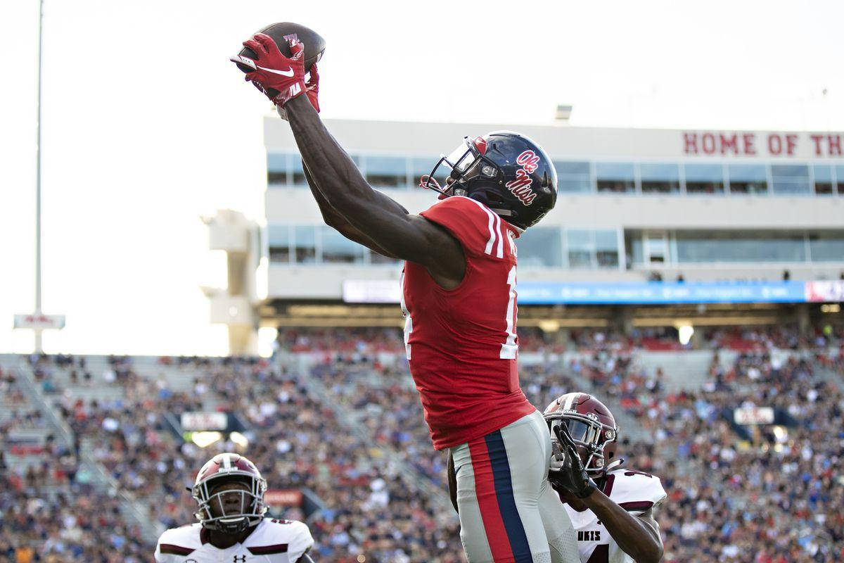 DK Metcalf, red, leaps high, SD Desktop Wallpaper