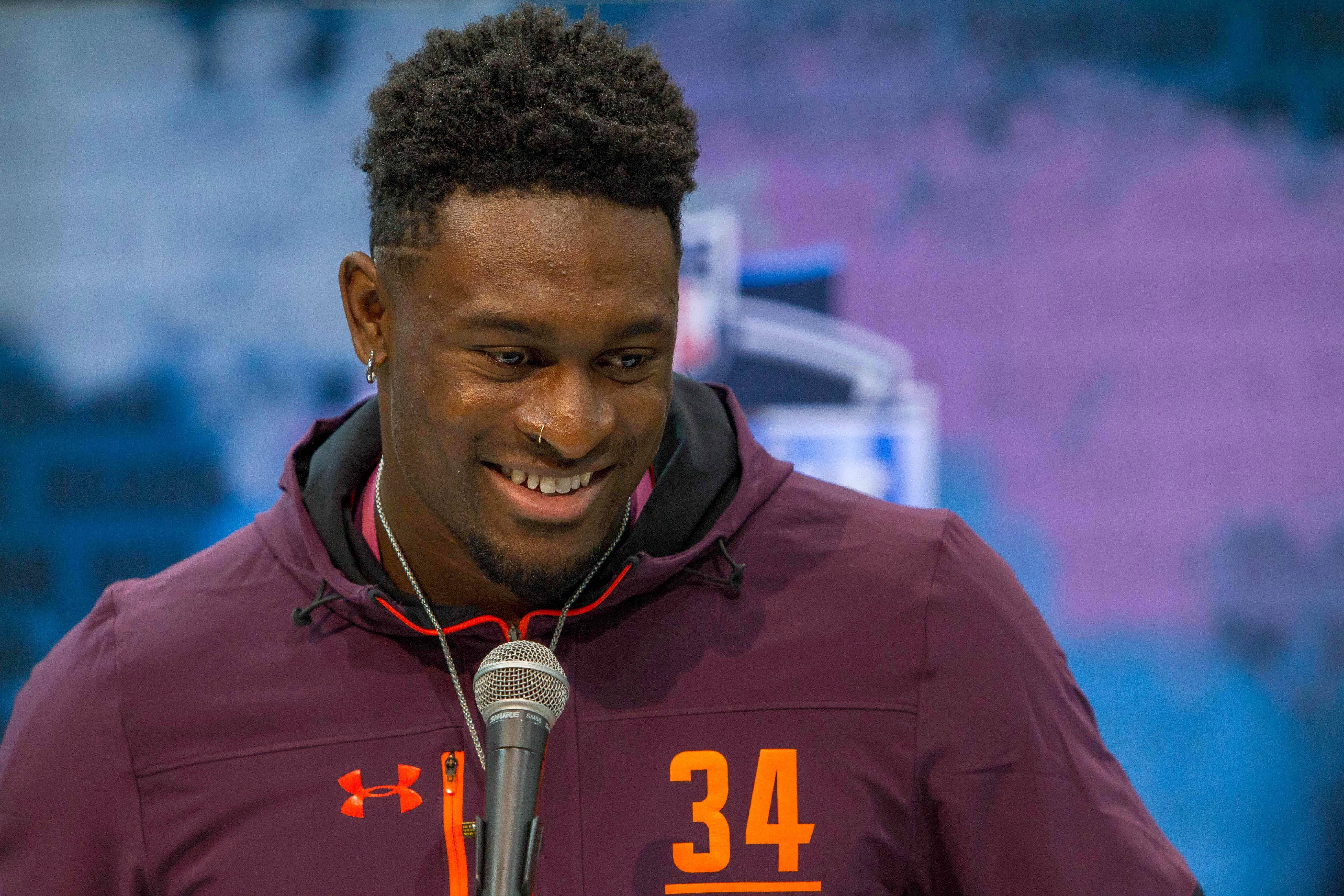 DK Metcalf, maroon hoodie, number 34, 4K Desktop Wallpaper