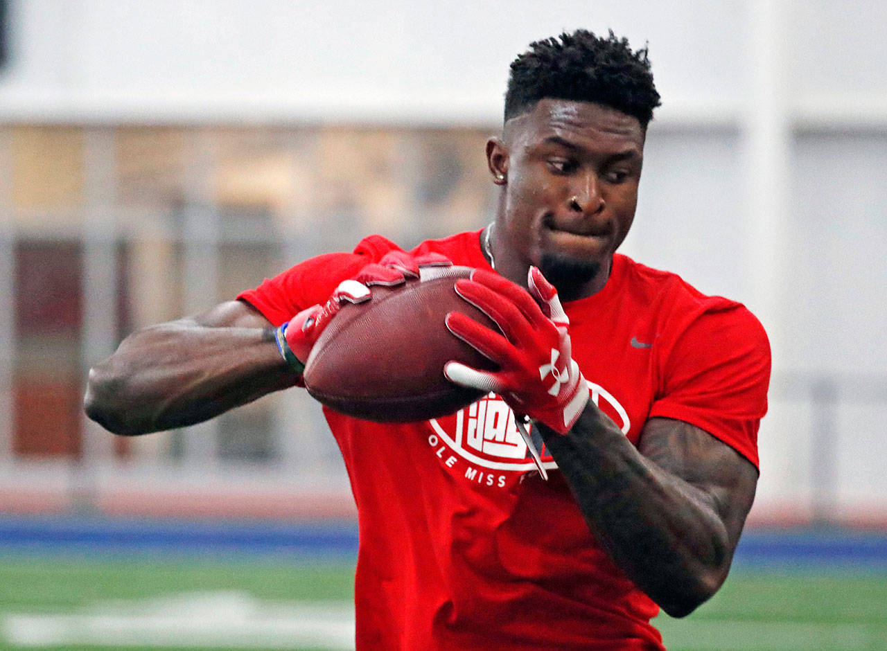 DK Metcalf, red uniform, football, HD Desktop Wallpaper