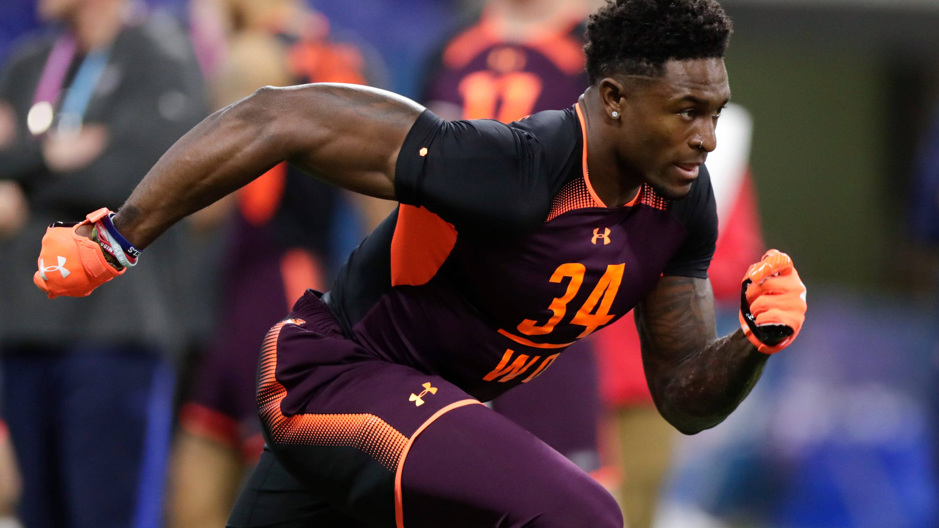 DK Metcalf, purple and orange uniform, sprints intensely, 2K Desktop Wallpaper