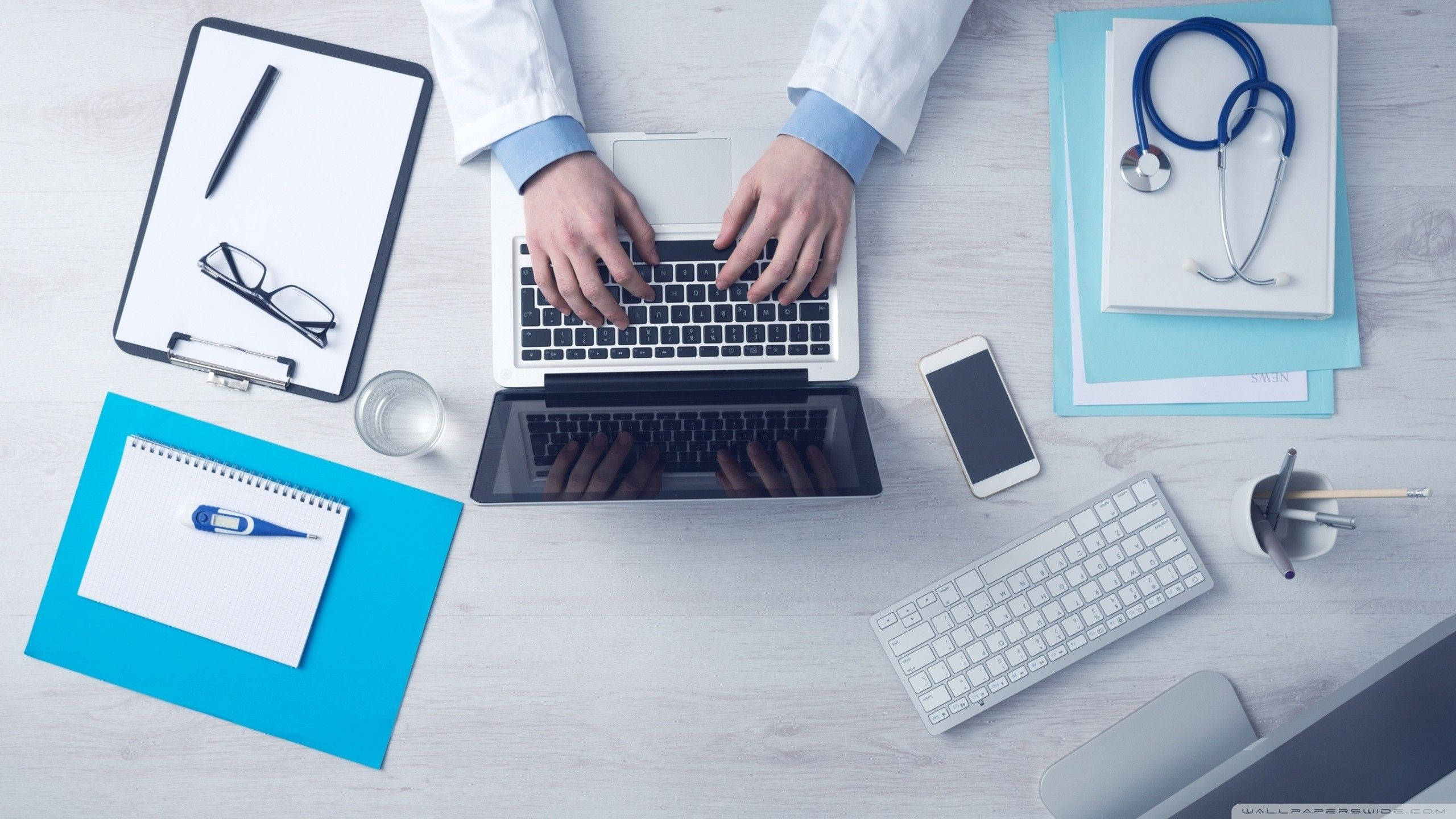 minimalist desk, doctor, laptop, 2K Desktop Wallpaper