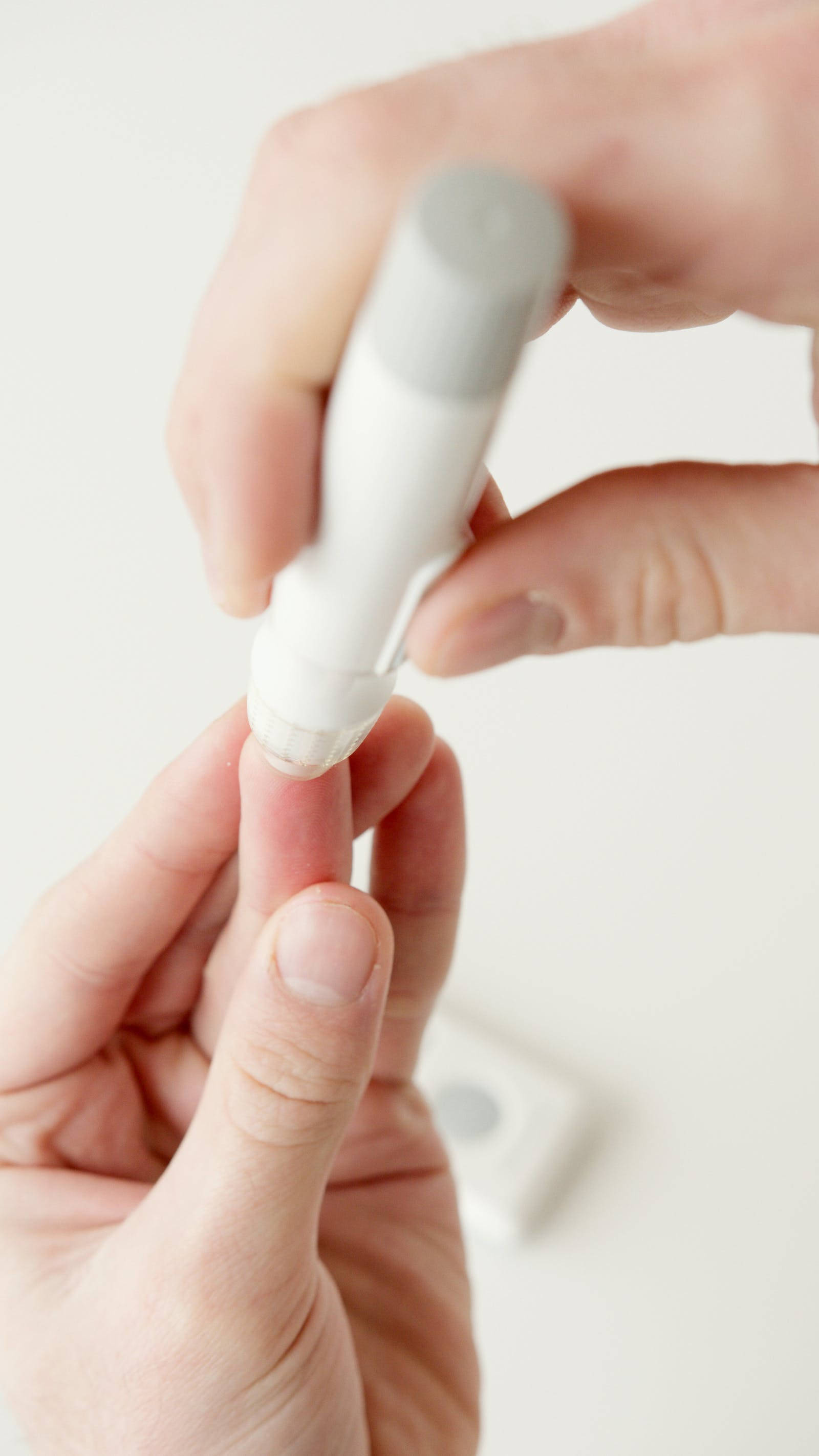 glucose meter, fingertip, blood sugar test, 2K Phone Wallpaper