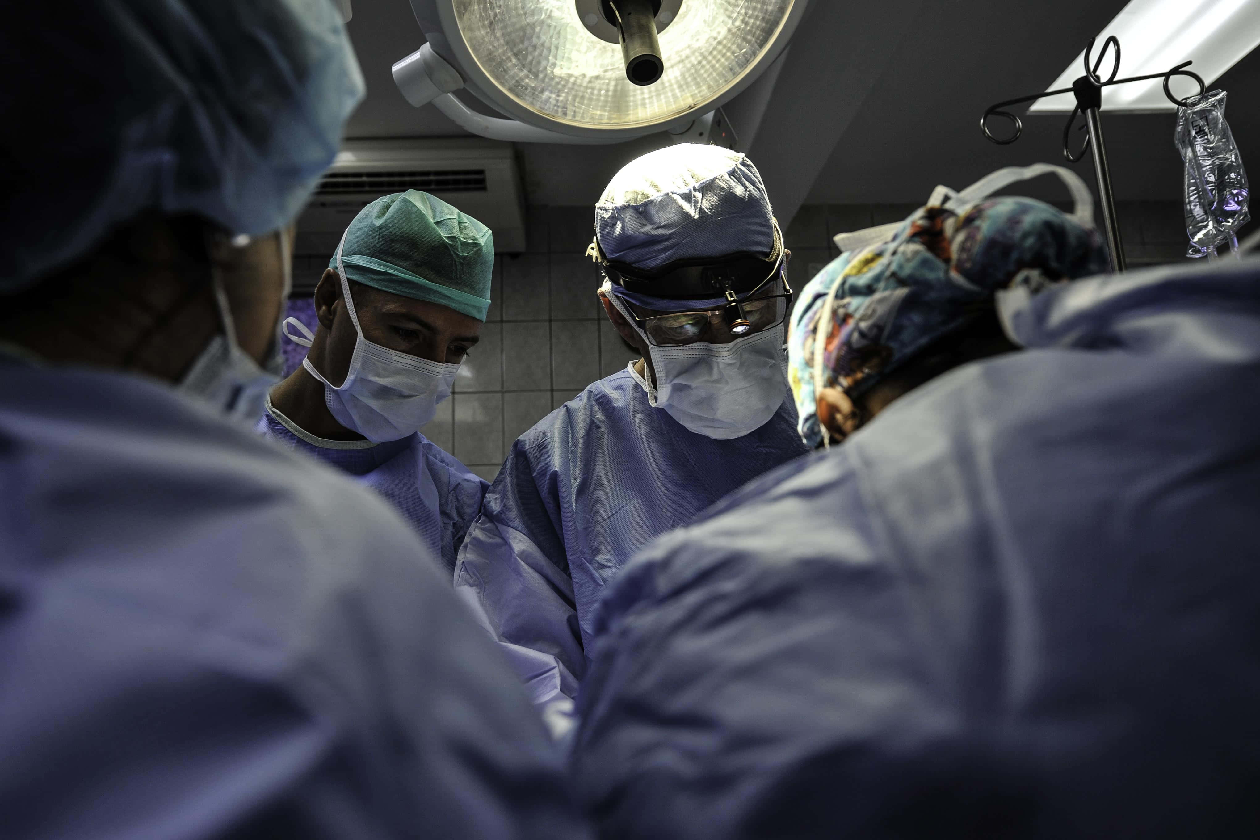 surgery, blue scrubs, masks, 4K Desktop Wallpaper