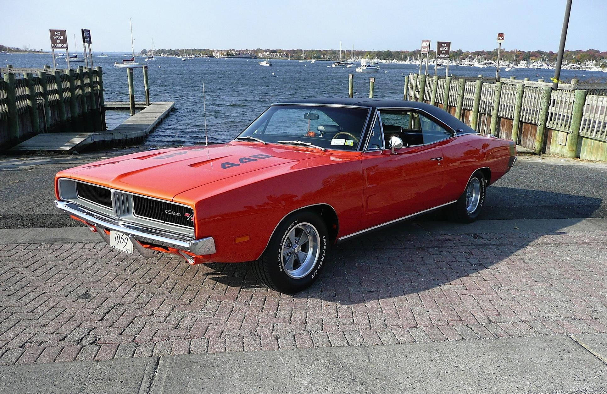 1969 Dodge Charger R/T, vibrant red, black vinyl roof, Full HD Desktop Wallpaper